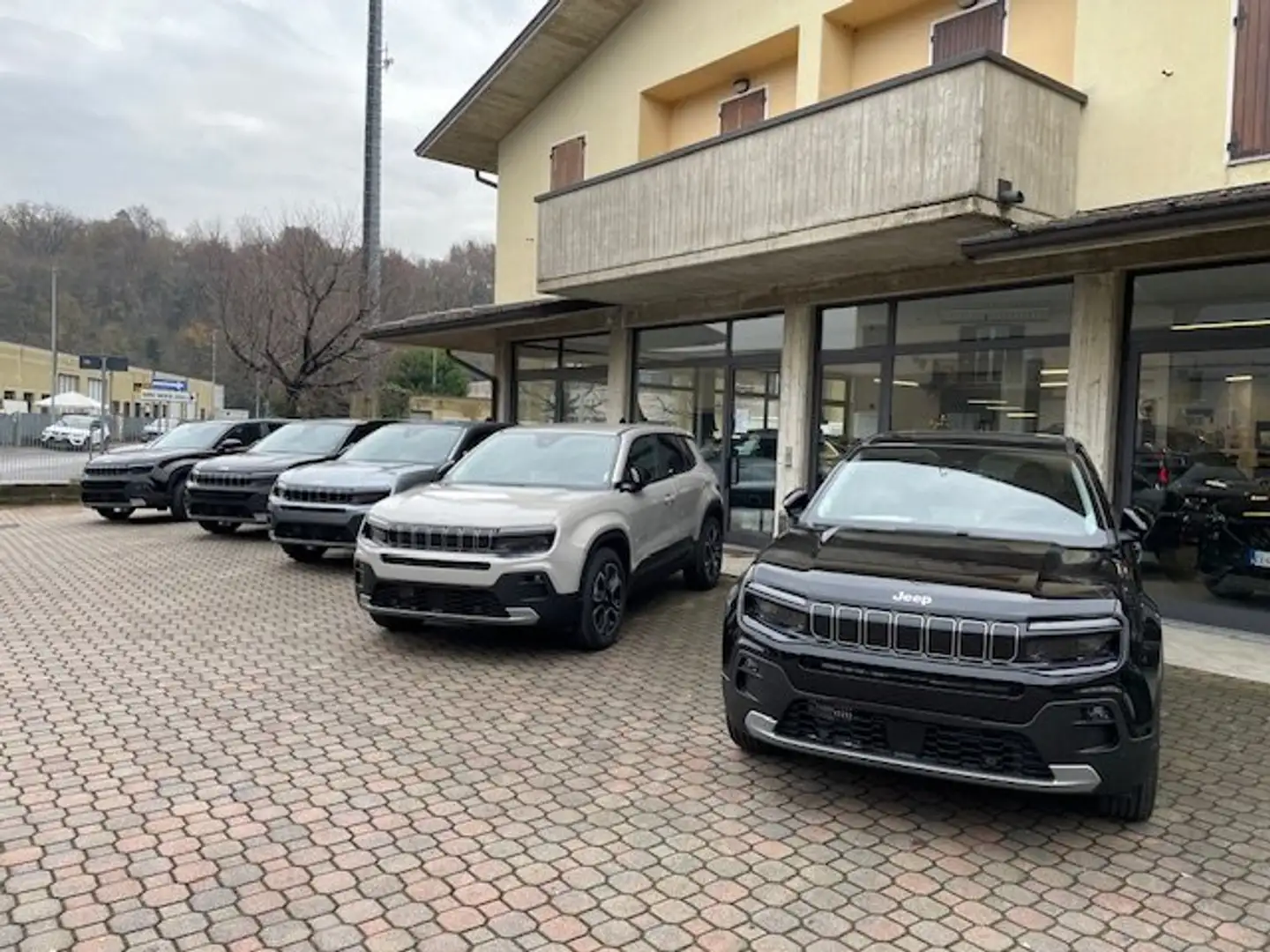 Jeep Avenger JEEP AVENGER 1.2 E-DCT6 Hybrid MHEV SUMMIT Nero - 1