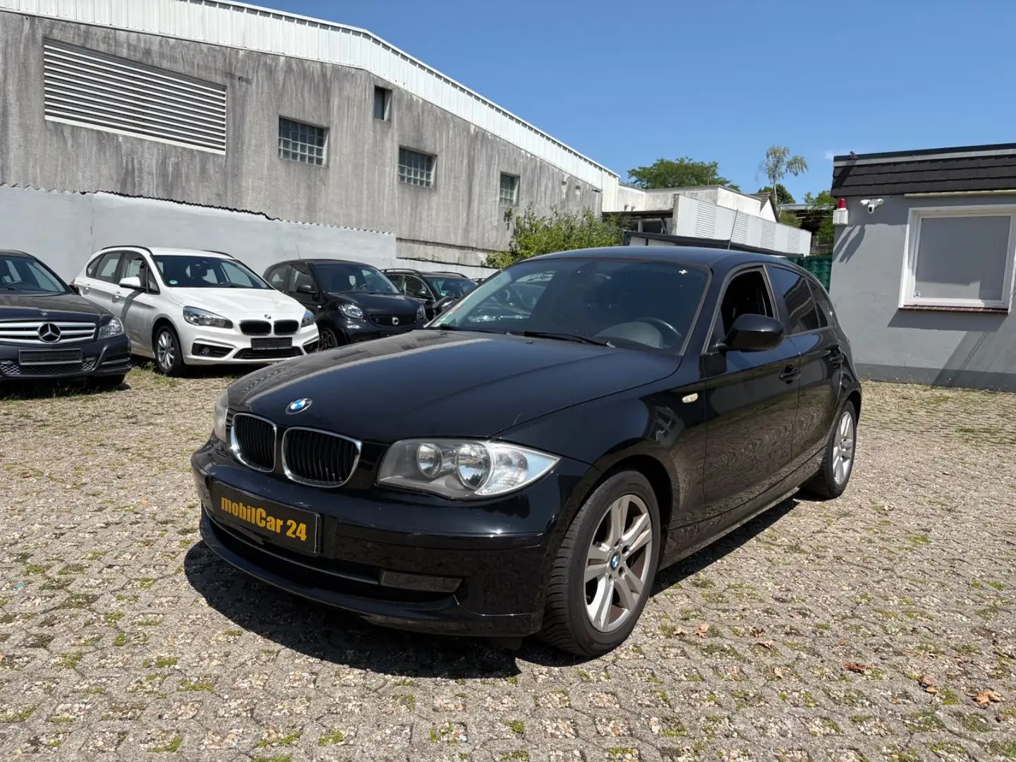 BMW 116 Baureihe 1 Lim. 116i KLIMAAUT. SHZ MFL TEMPO Schwarz - 1