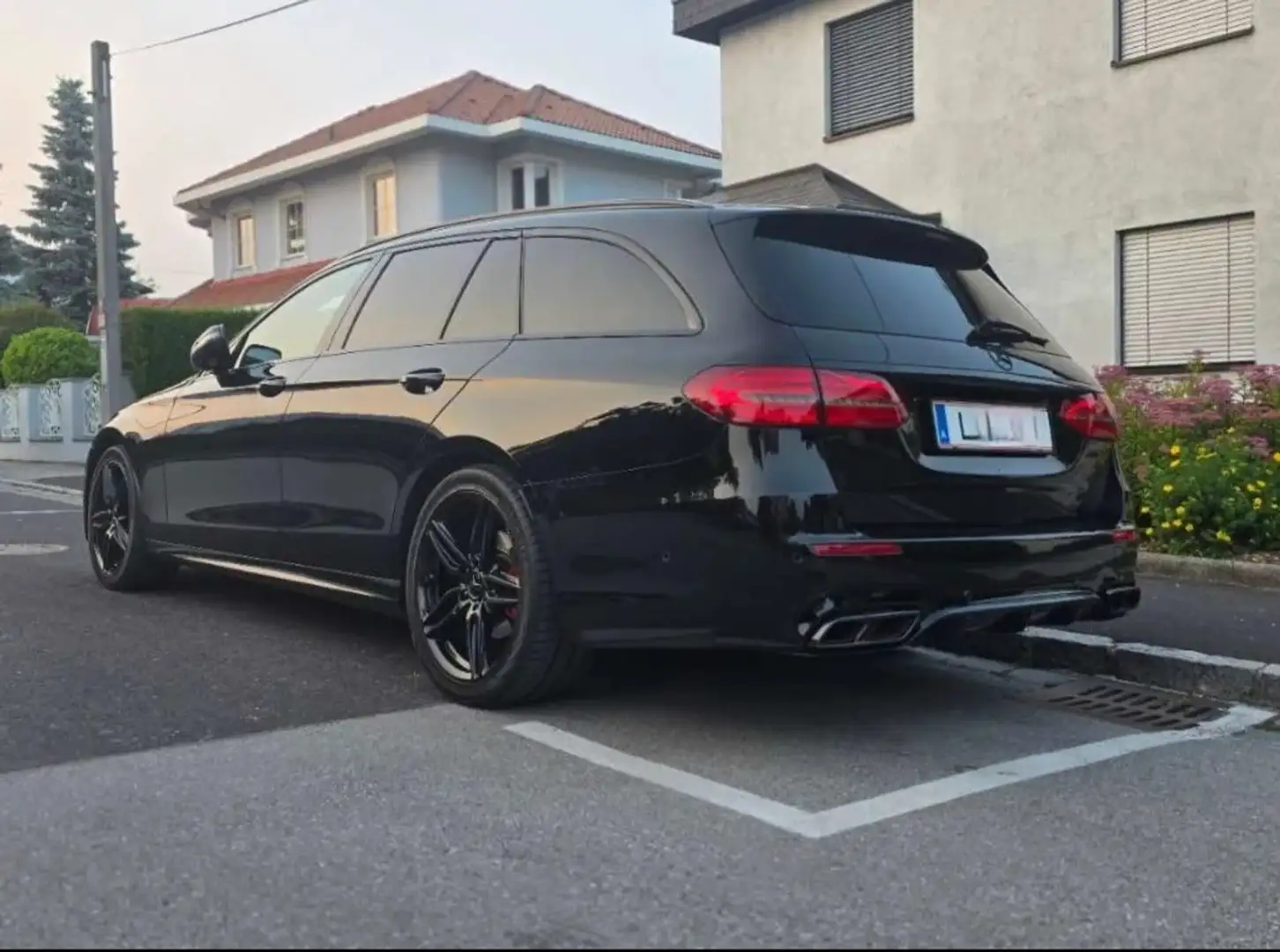 Mercedes-Benz E 200 Neue ÖAMTC Pickerl d T Aut. - 1