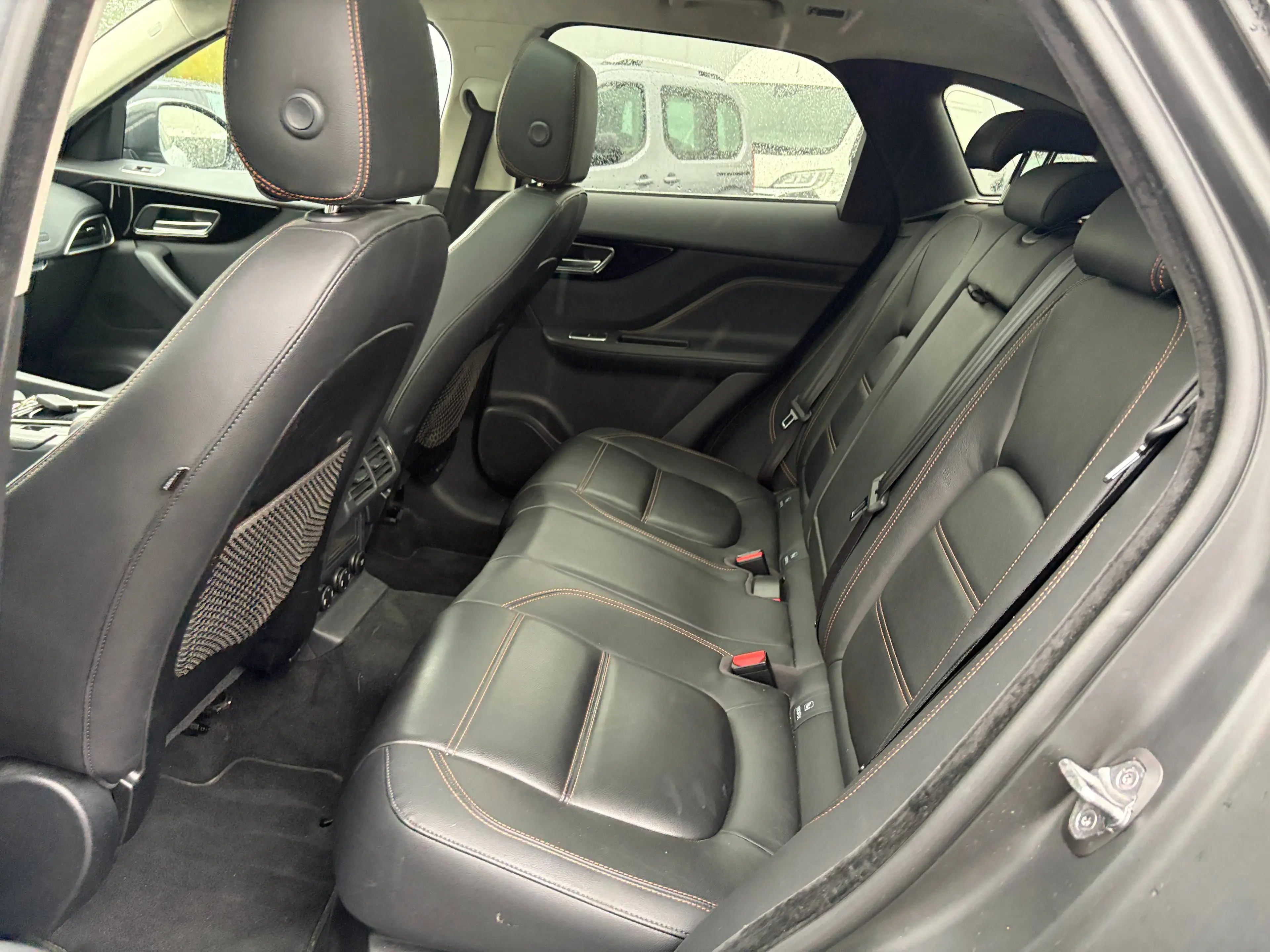 Jaguar F-Pace 2.0i Aut. AWD /€13.500 netto / Leder / Navi / ... — photo 10