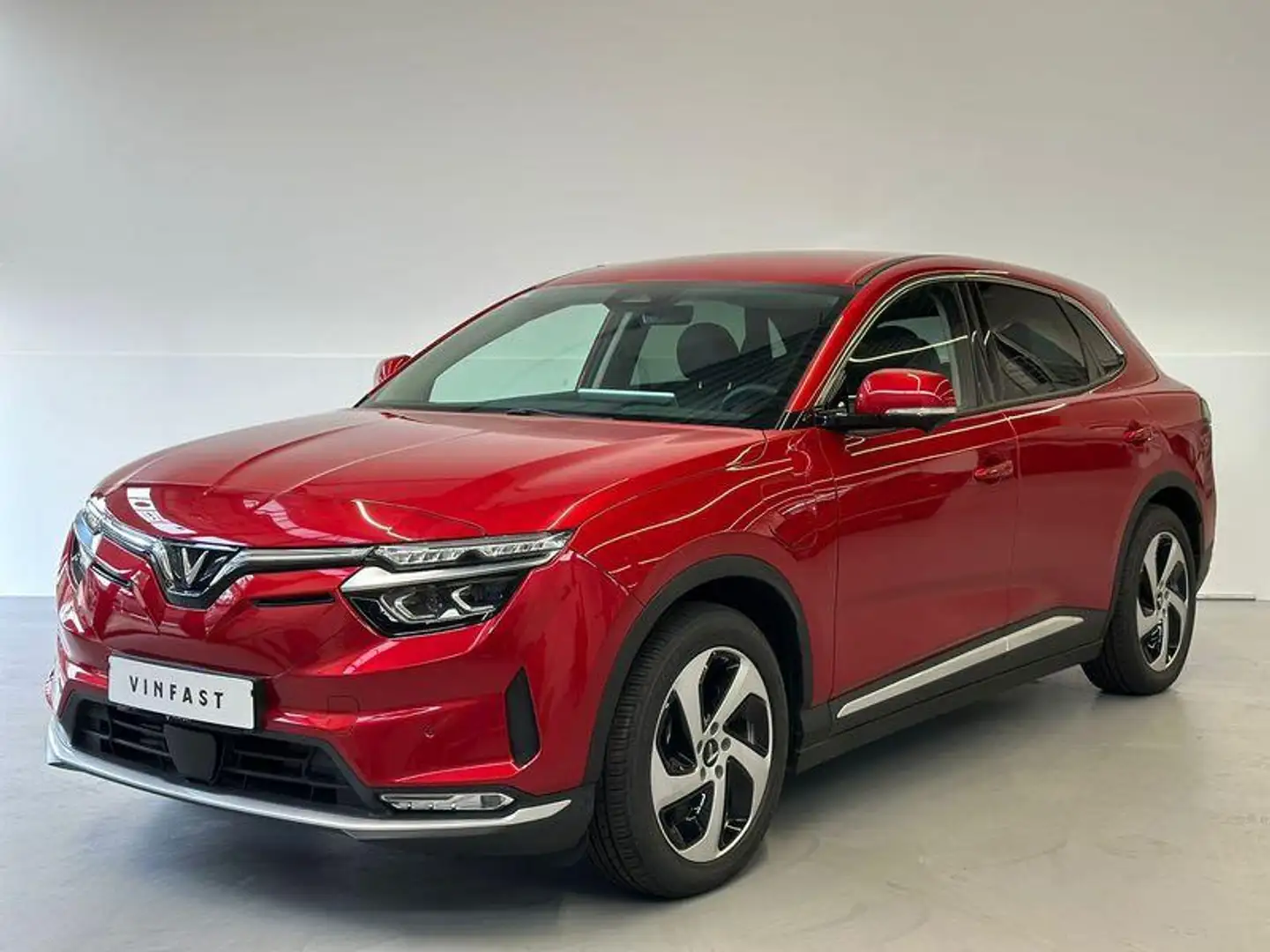 VinFast VF 8 Eco 87.7 kWh 4WD. Inruilpremie tot wel € 5.000,- V - 1