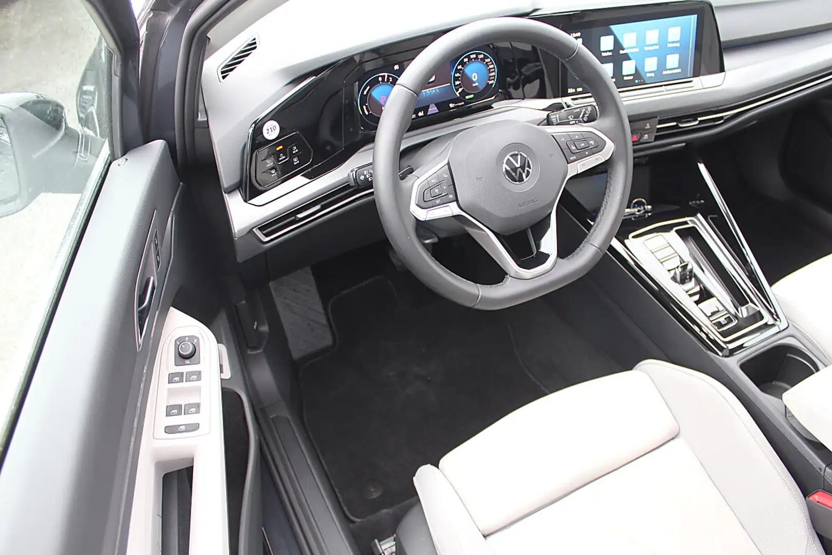 Volkswagen Golf 1,4 eHybrid PHEV Style DSG Massage Panorama Dig... Grau - 2