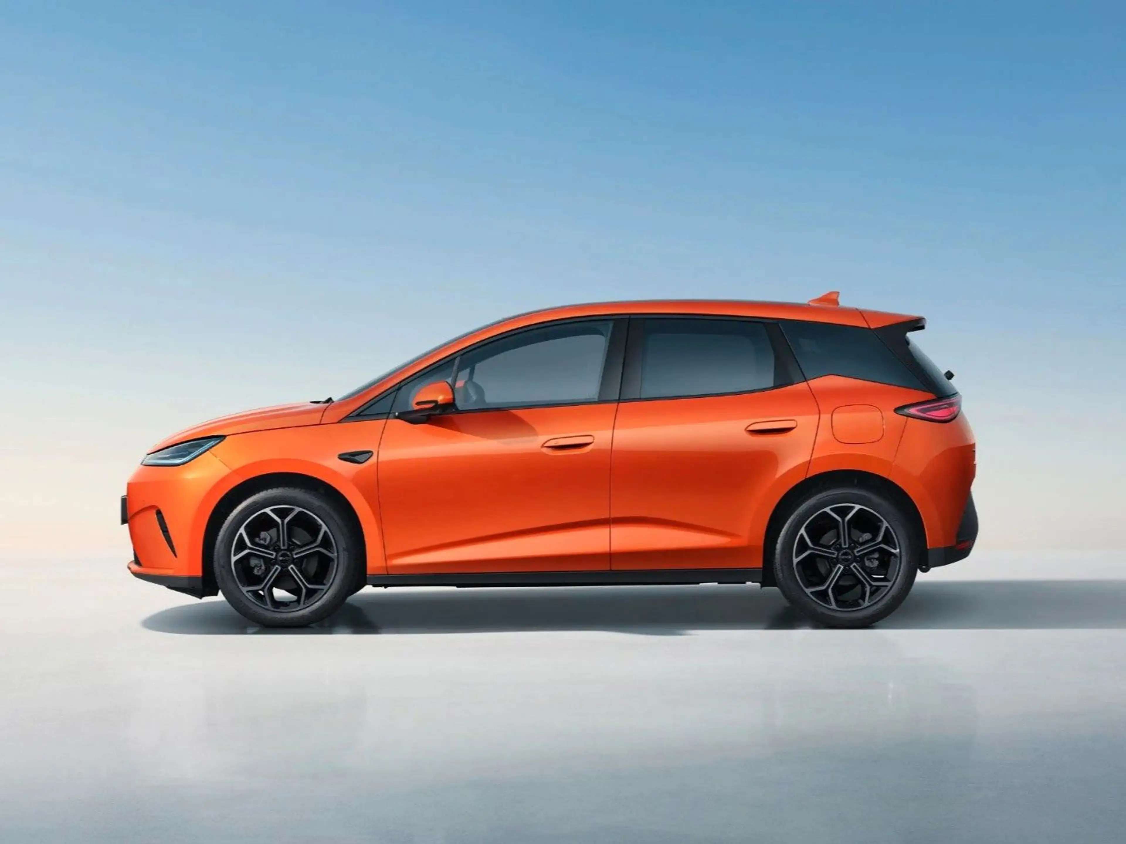 BYD Dolphin G COMFORT DM-i*BIS 4500€ BONUS* !AKTION! — photo 3