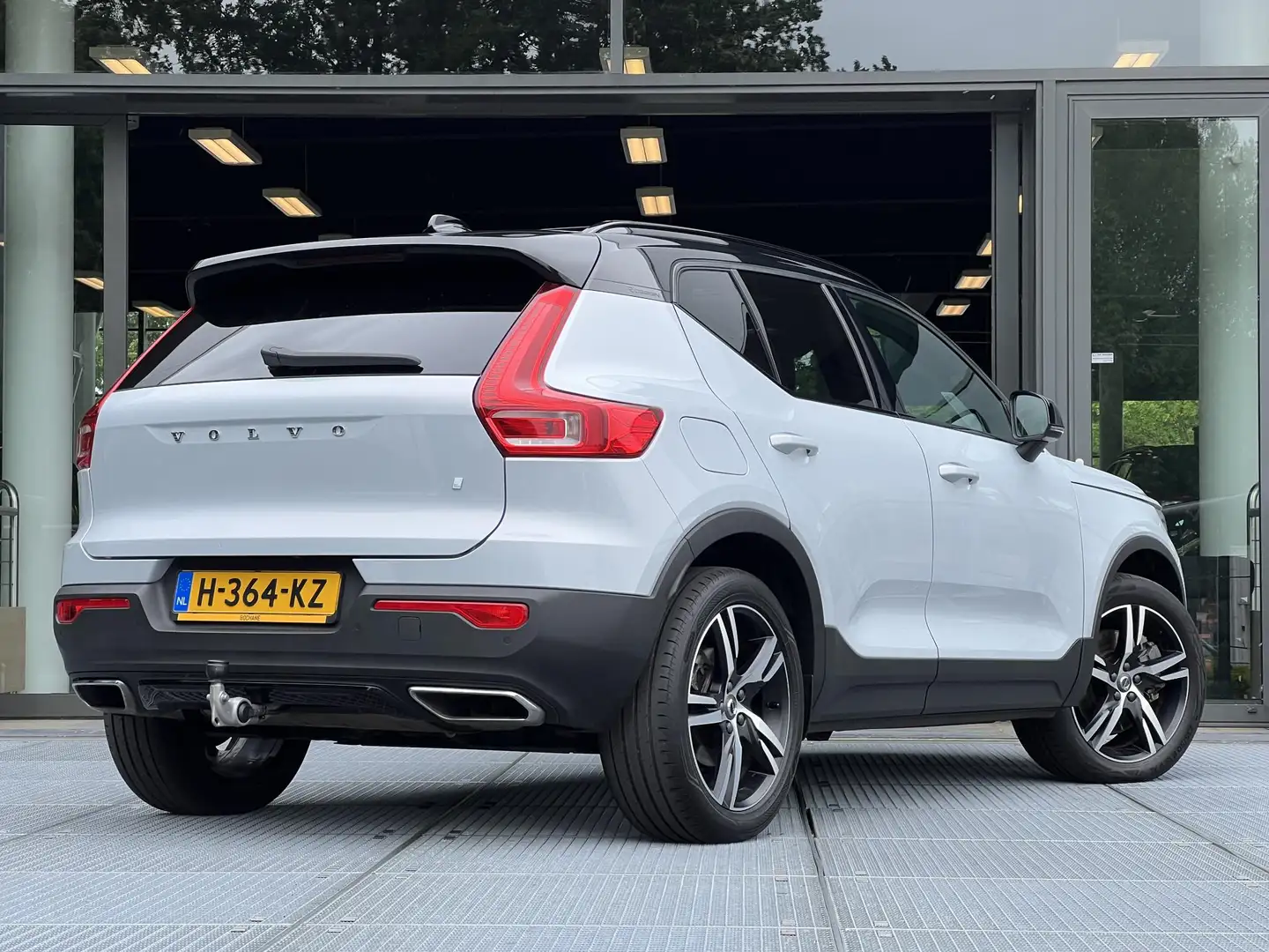 Volvo XC40 1.5 T5 Twin Engine R-Design | Panoramadak | Trekha Gris - 2