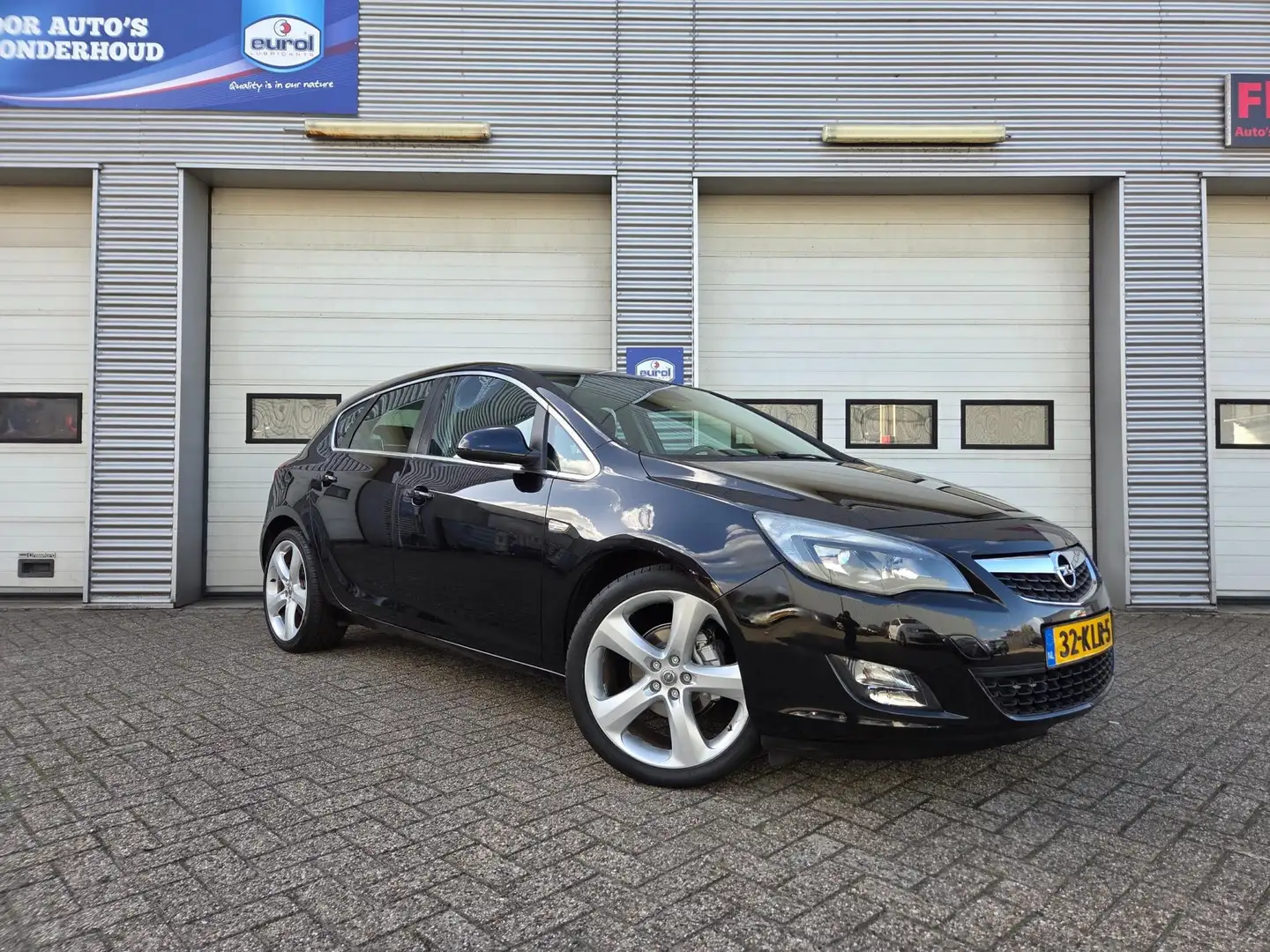 Opel Astra 1.6 Sport Schwarz - 2