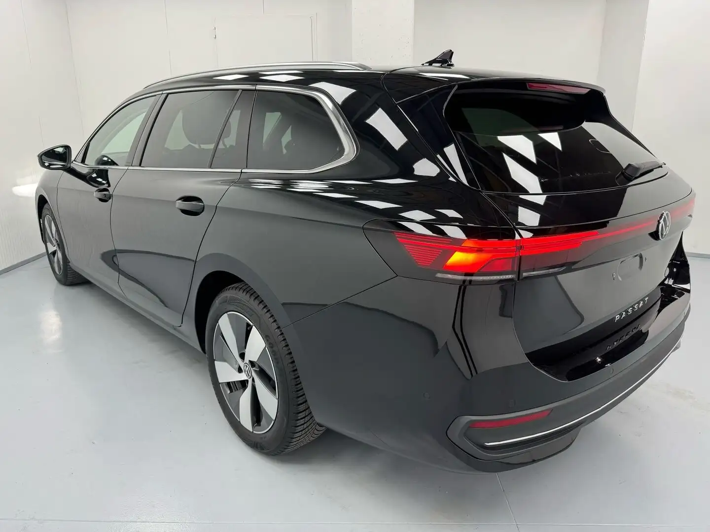 Volkswagen Passat Business 1.5 eTSI DSG 150CV *GANCIO+360°* PROMO Noir - 2