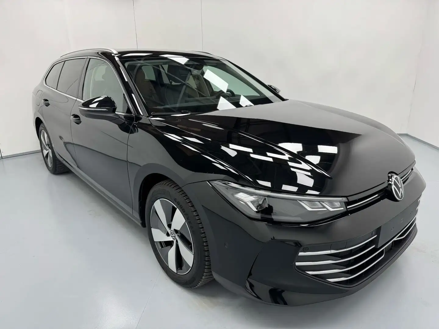 Volkswagen Passat Business 1.5 eTSI DSG 150CV *GANCIO+360°* PROMO Noir - 1
