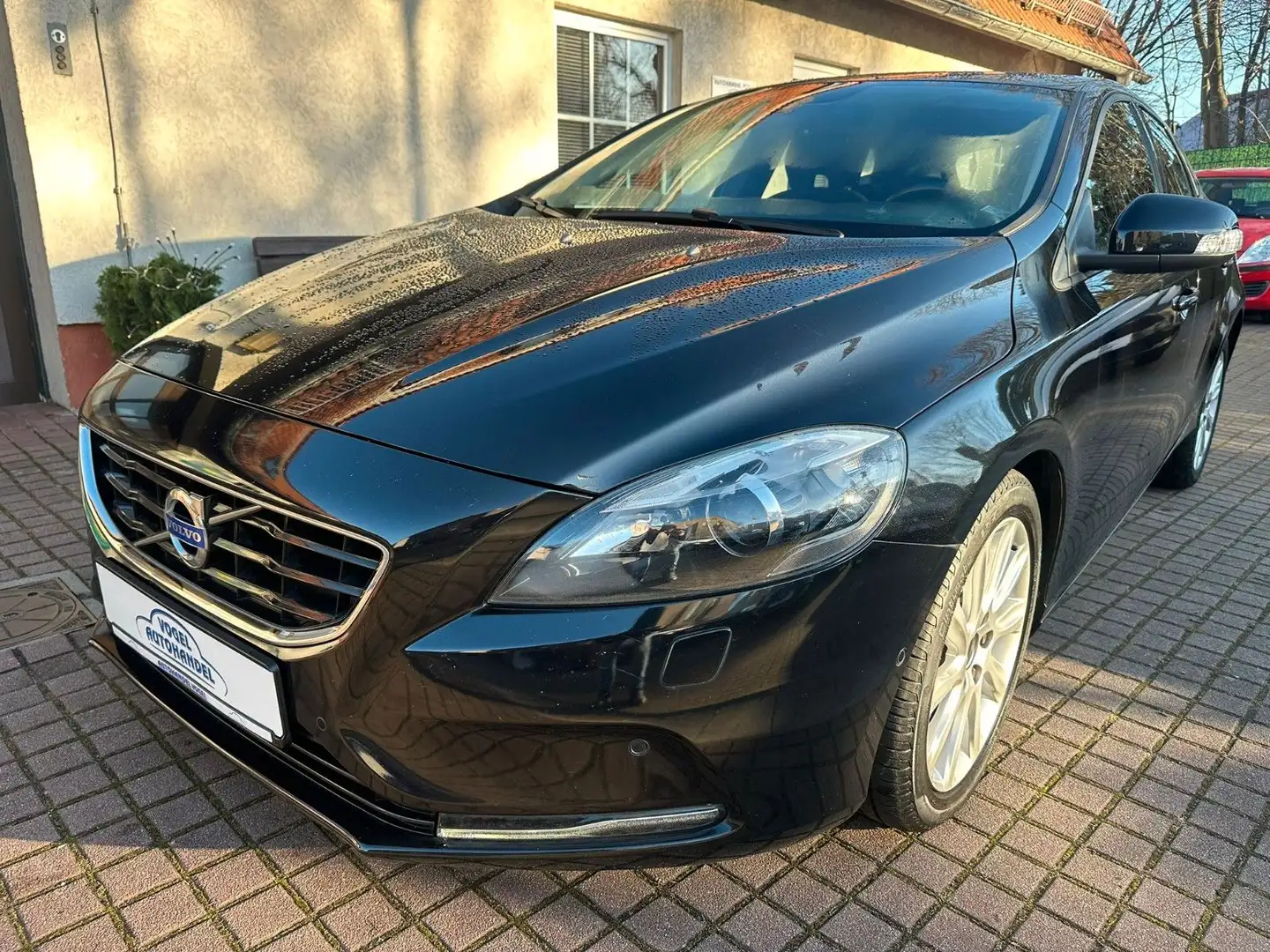 Volvo V40 You!*XEONO*SITZHZG*SOUND*8FACH BEREIFT* Noir - 1