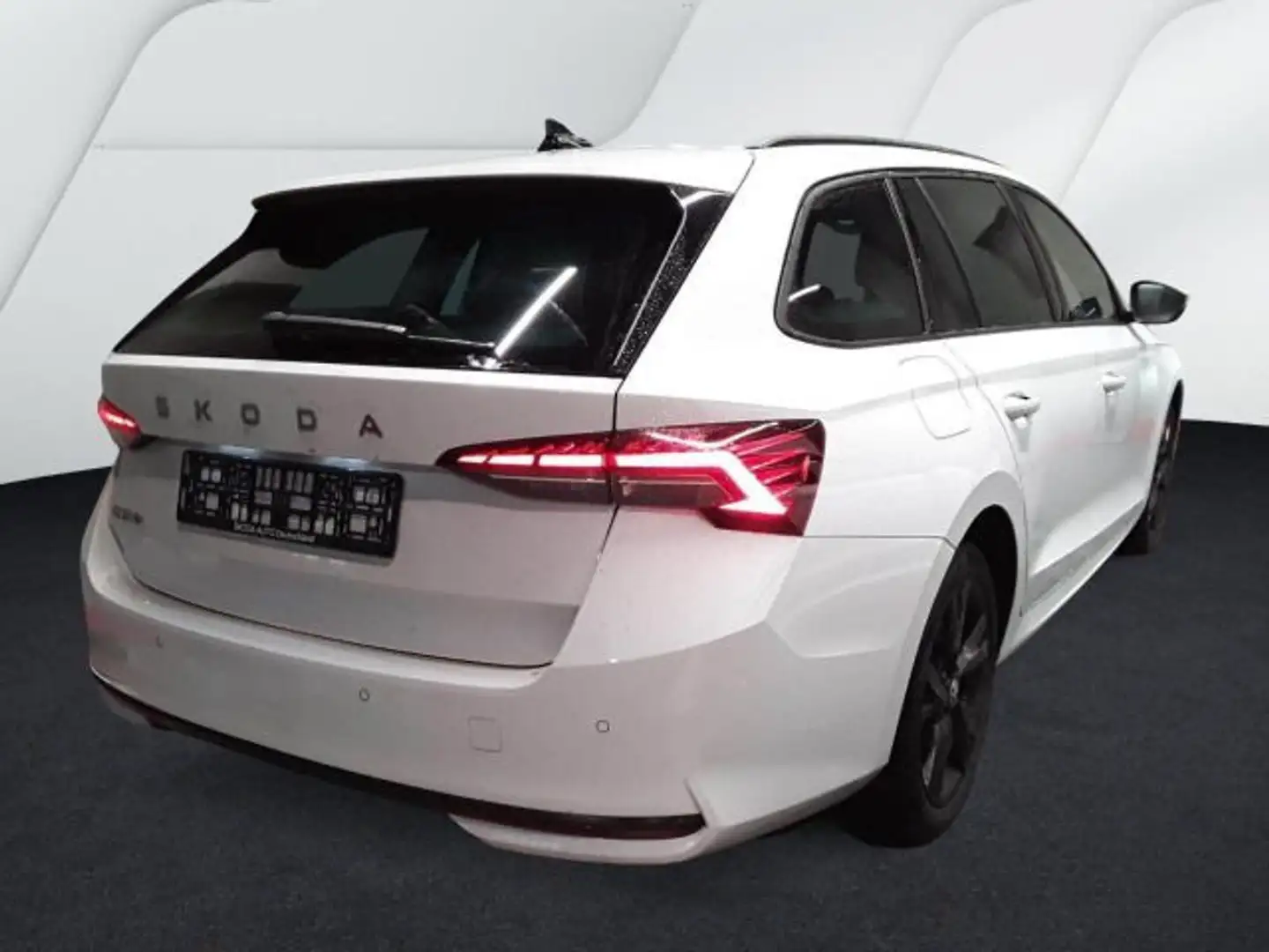 Skoda Octavia Combi 2.0 TDI DSG SELECTION NAVI AHK KLI Weiß - 1