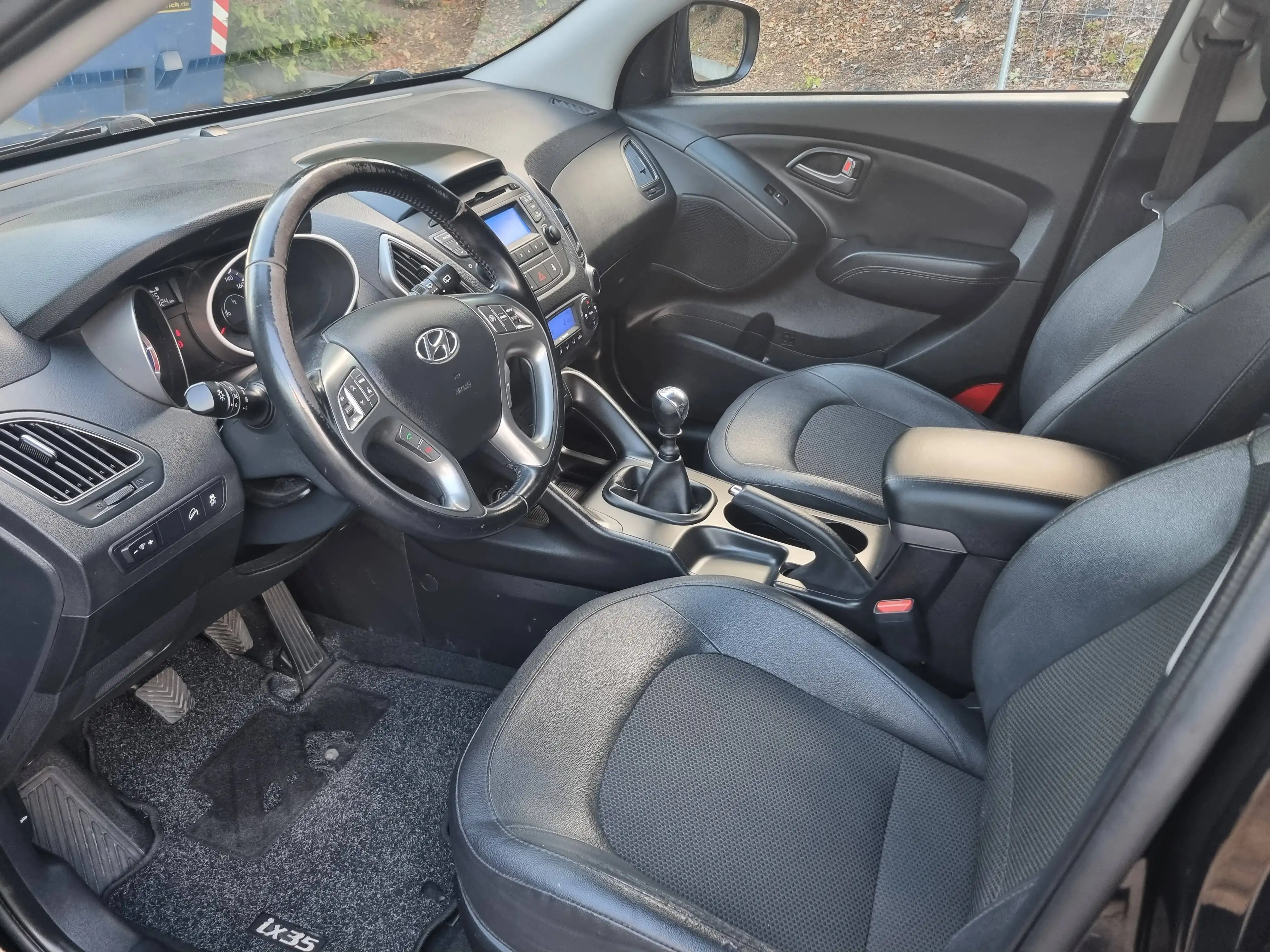 Hyundai iX35 FIFA World Cup Edition 2WD*AHK*Sitzh*Klima* — photo 7