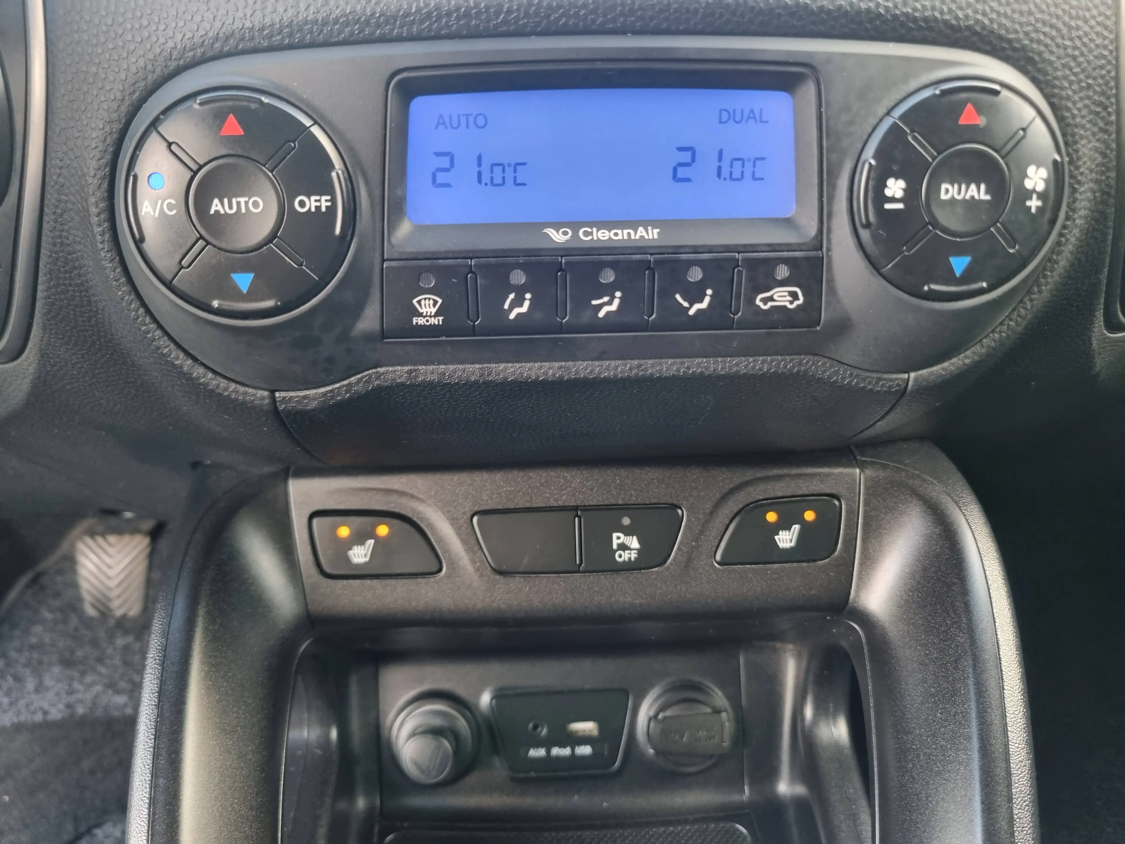 Hyundai iX35 FIFA World Cup Edition 2WD*AHK*Sitzh*Klima* — photo 14