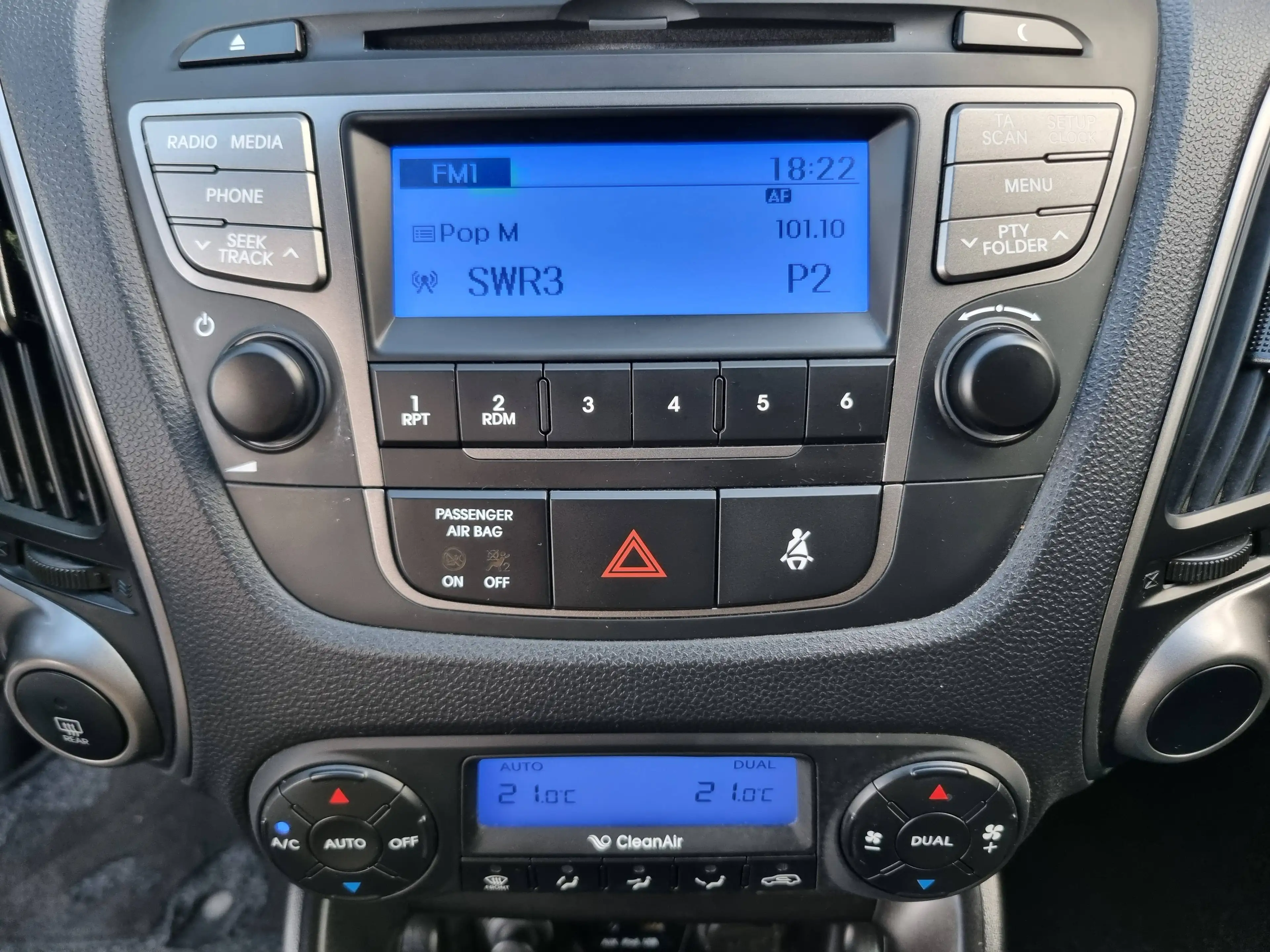 Hyundai iX35 FIFA World Cup Edition 2WD*AHK*Sitzh*Klima* — photo 15
