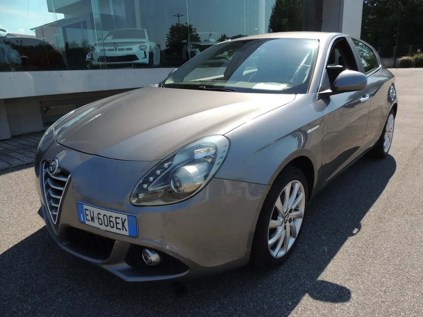 Alfa Romeo Giulietta 1.4 t. Distinctive Gpl 120cv E6 Gris - 1