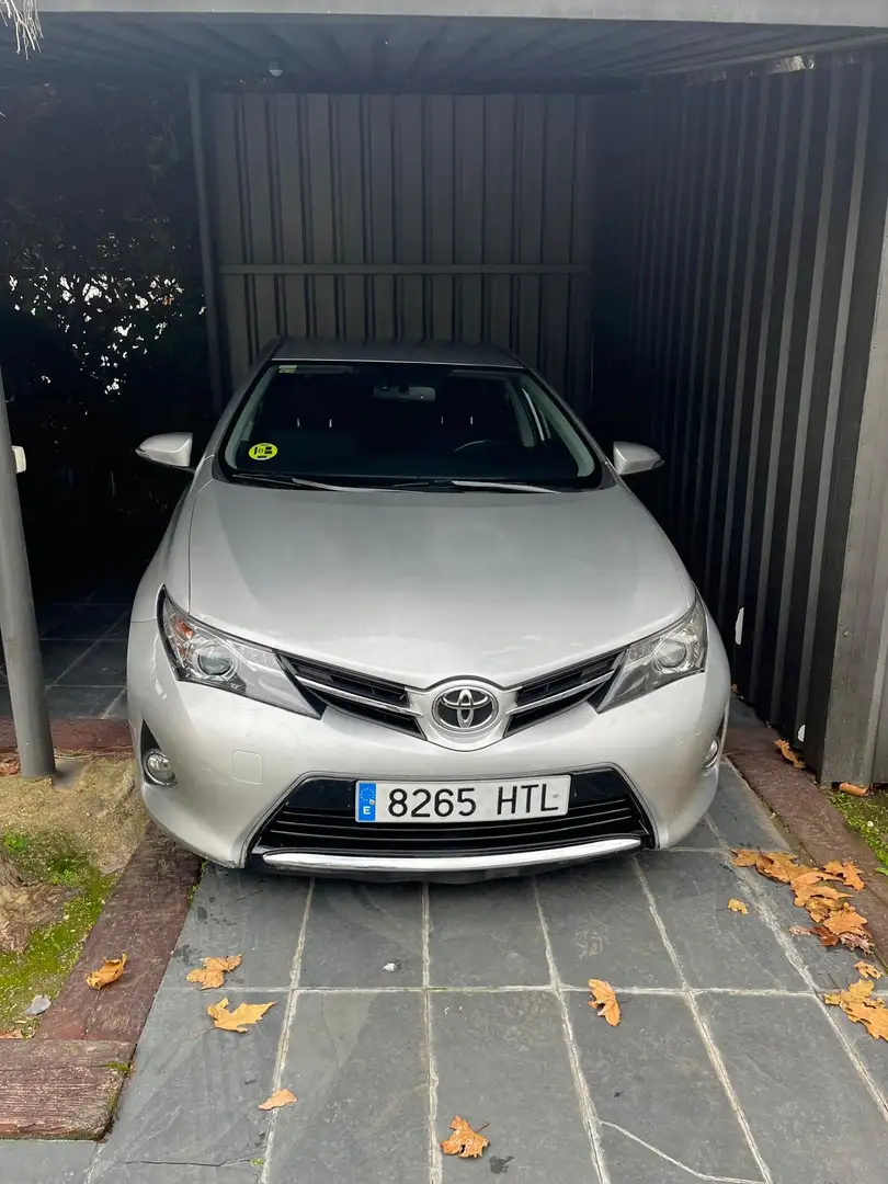 Toyota Auris 2.0 D-4D Life - 2