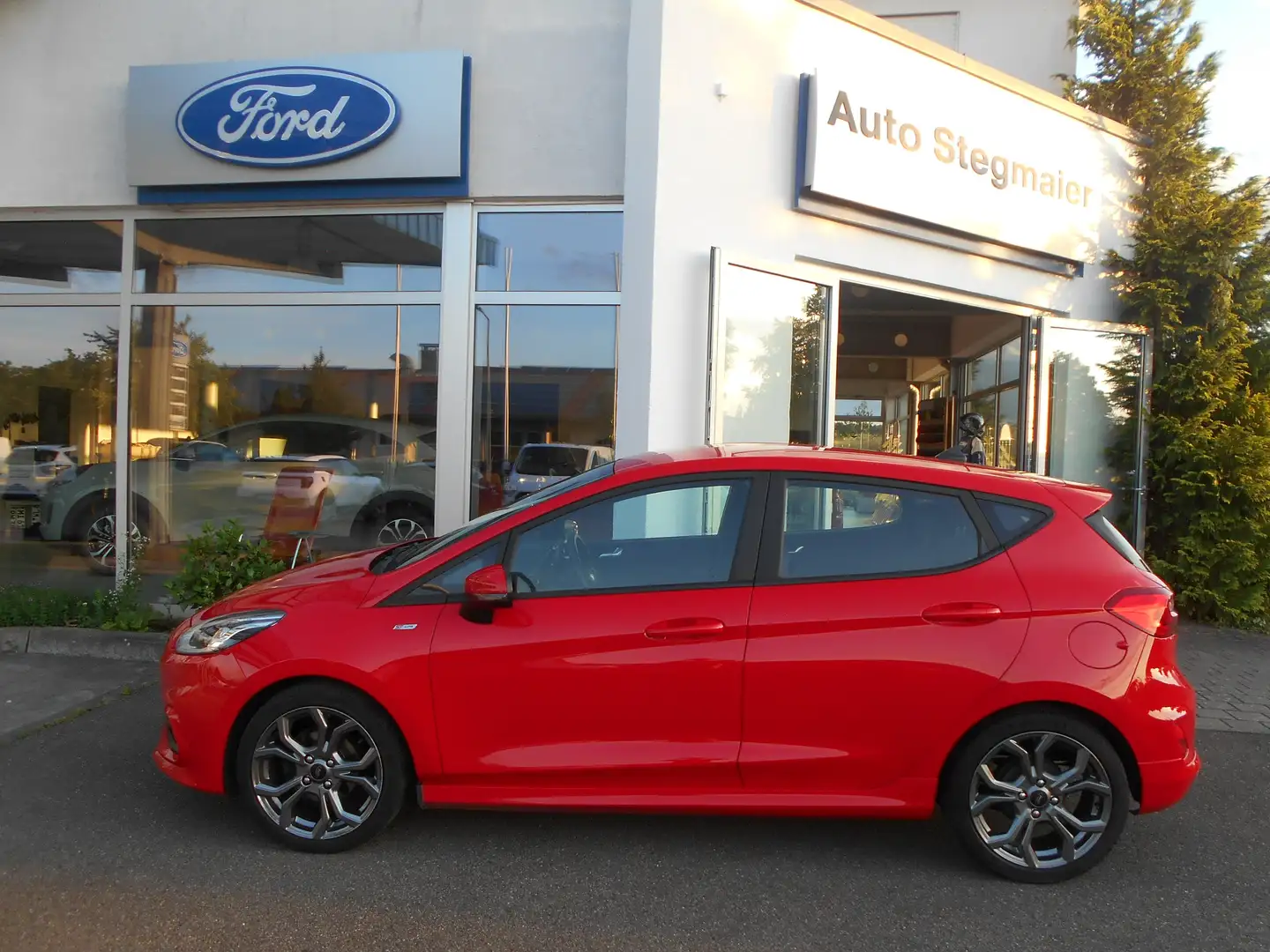 Ford Fiesta ST-Line m. Navi, Winterpaket, Komfort-Paket Rouge - 2