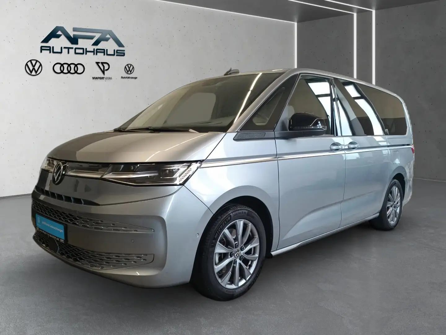 Volkswagen T7 Multivan 2.0 TDI Style lang DSG LED*AHK*STHZ Silber - 2