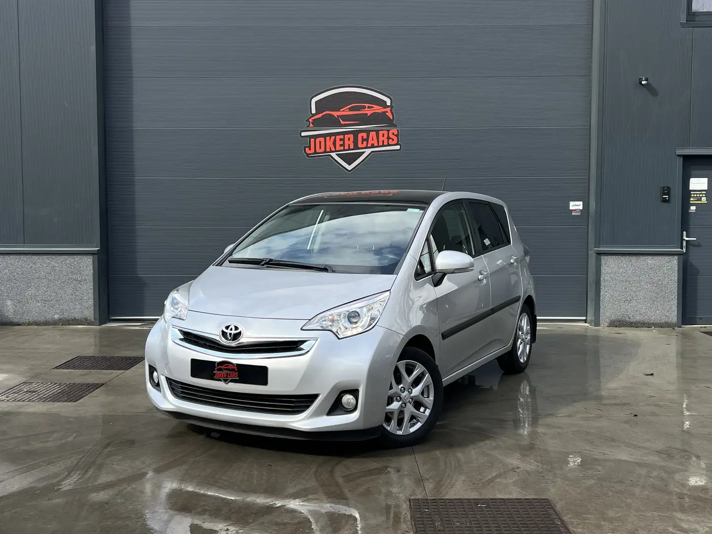 Toyota Verso-S 1.33 VVT-i Lounge Camera Pano Cruise 1ste Eig Grau - 2