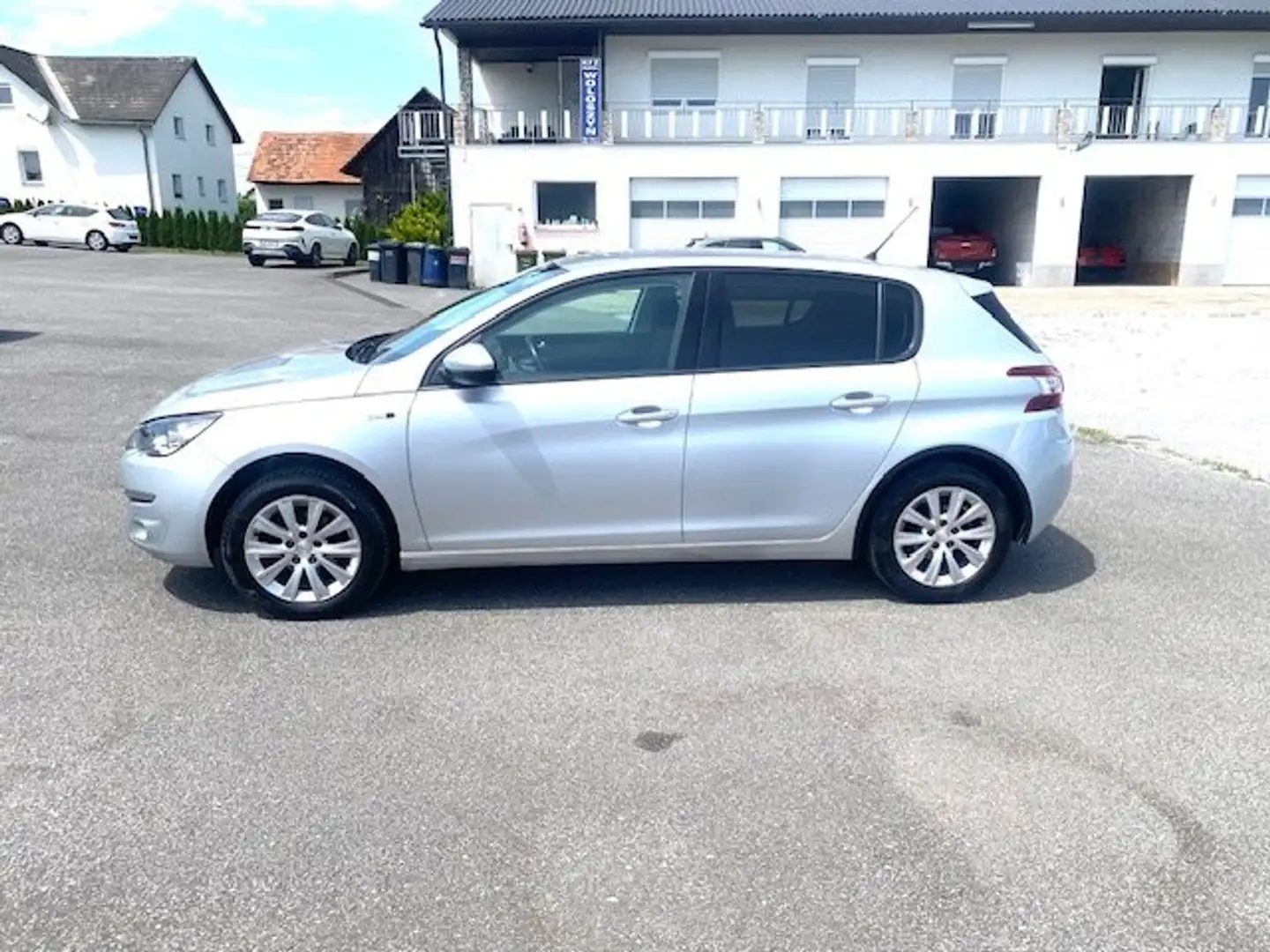 Peugeot 308 1,6 Blue HDi KLIMA !1BESITZ SERVICEHEFT Silber - 2