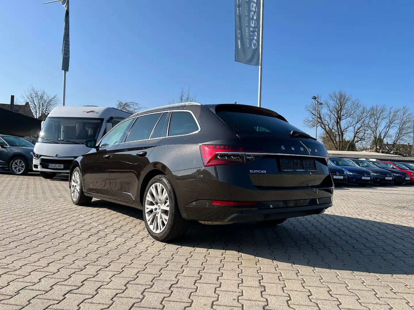 Skoda Superb Combi 2.0 TDI Premium Edition LED ACC Pan Braun - 2