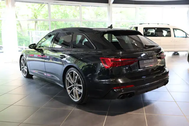 Audi S6 Avant view 4