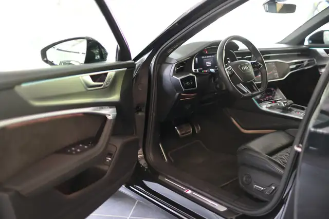 Audi S6 Avant view 9