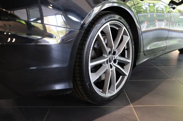 Audi S6 Avant view 7