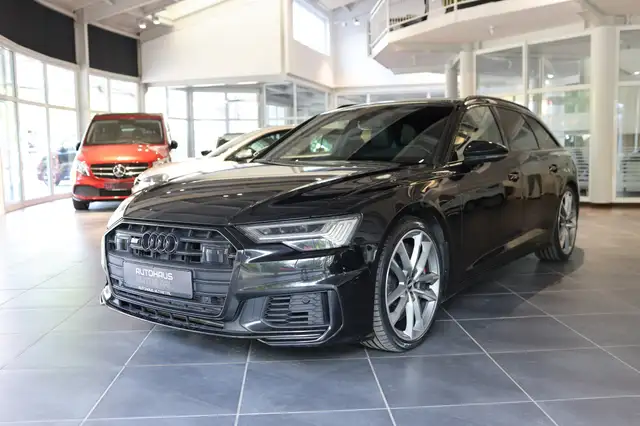 Audi S6 Avant view 3