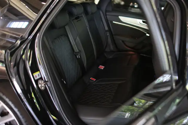 Audi S6 Avant view 13