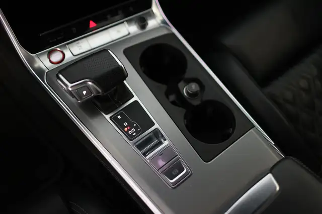 Audi S6 Avant view 14
