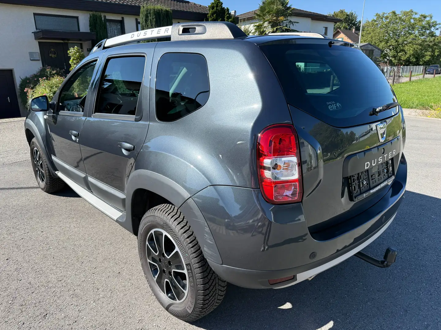 Dacia Duster Urban Explorer TCe 125 S&S AHK Navi Grau - 2