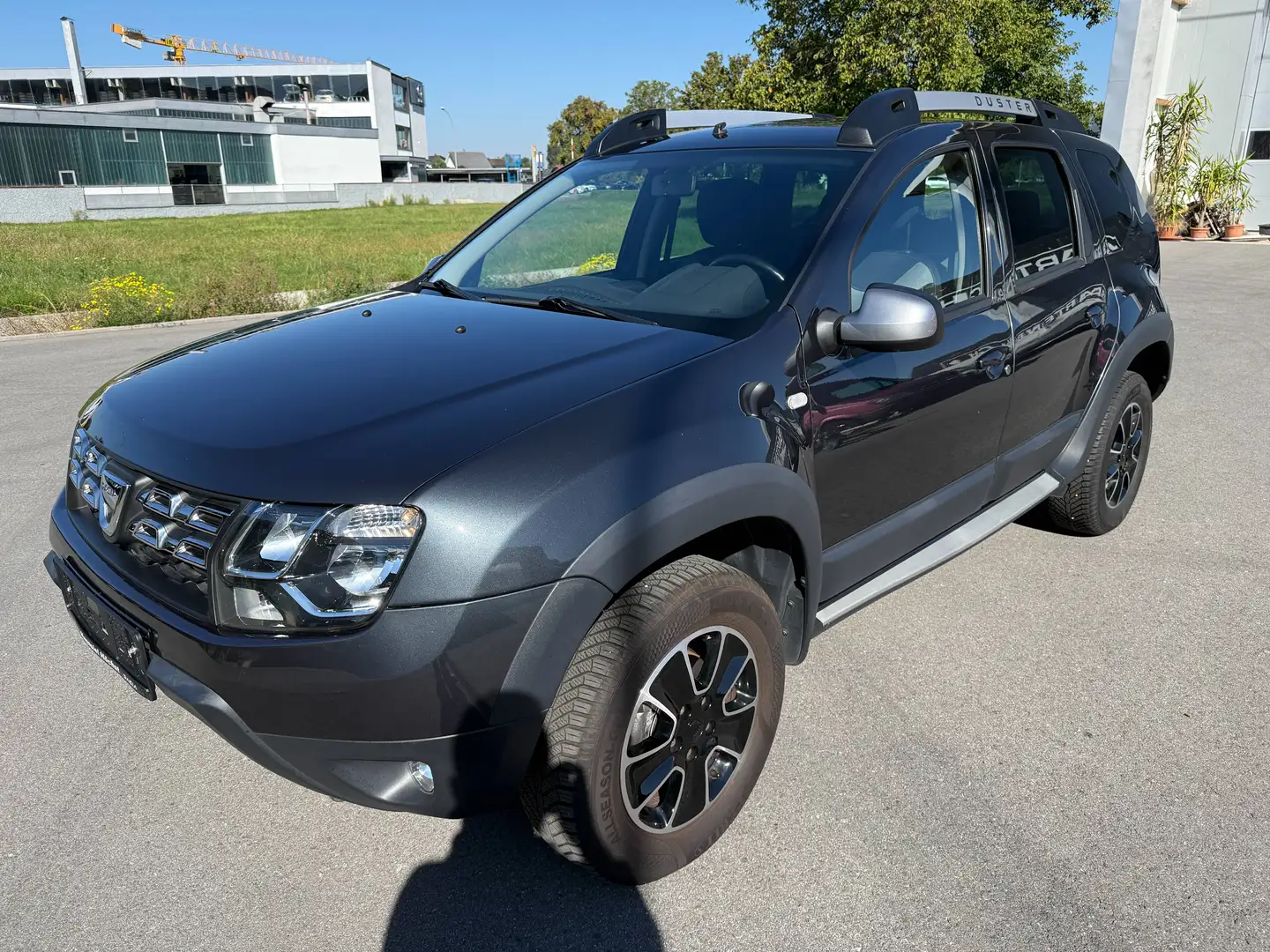 Dacia Duster Urban Explorer TCe 125 S&S AHK Navi Grau - 1