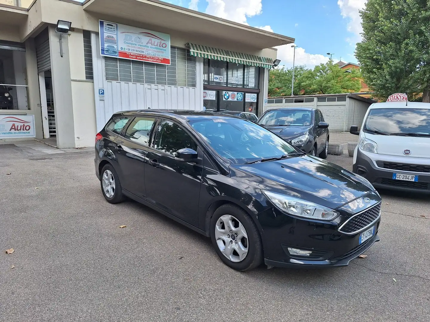 Ford Focus Focus IV 2015 SW SW 1.5 tdci Plus s Schwarz - 1