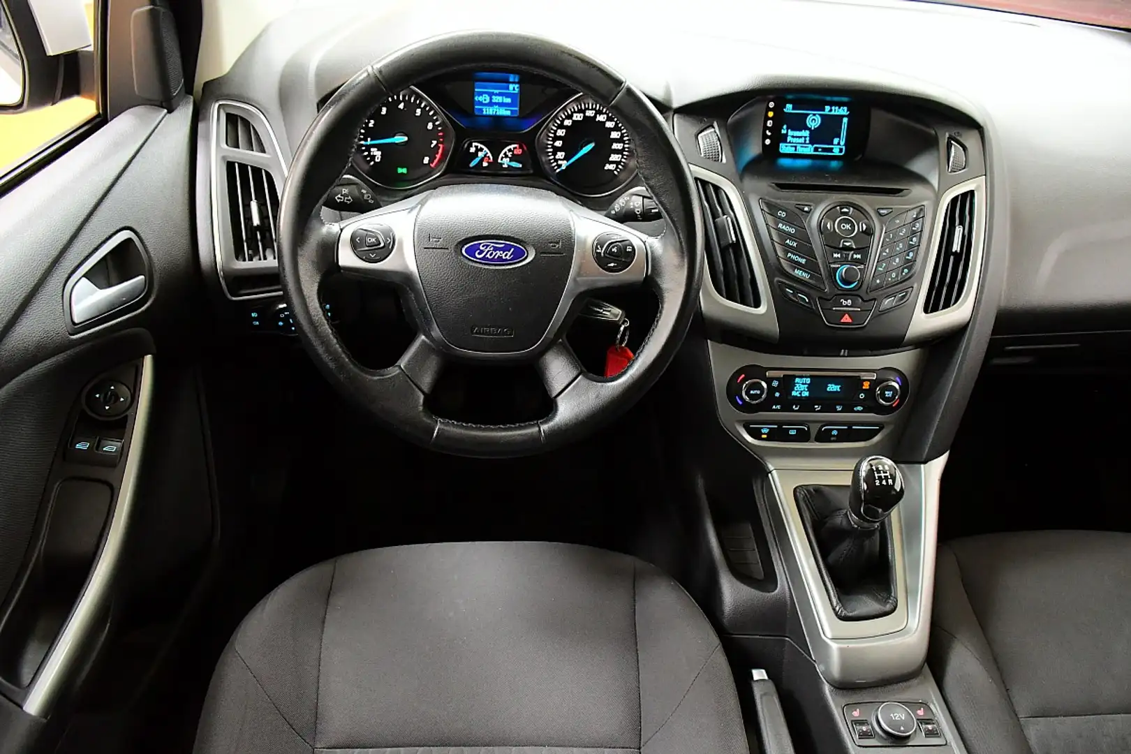 Ford Focus Easy 1,0 EcoBoost Weiß - 2