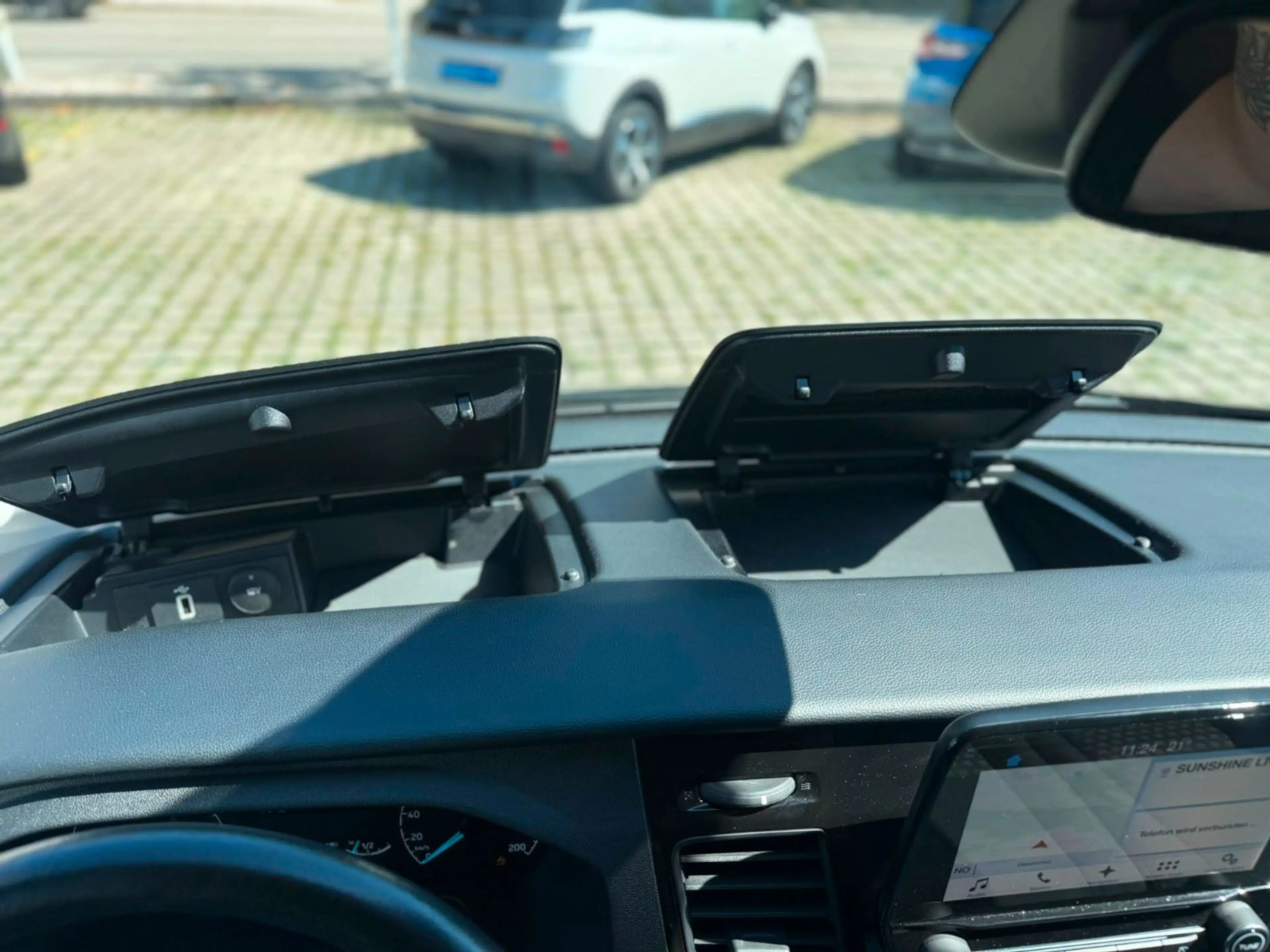 Ford Tourneo Custom 2.0 TDCI — photo 12