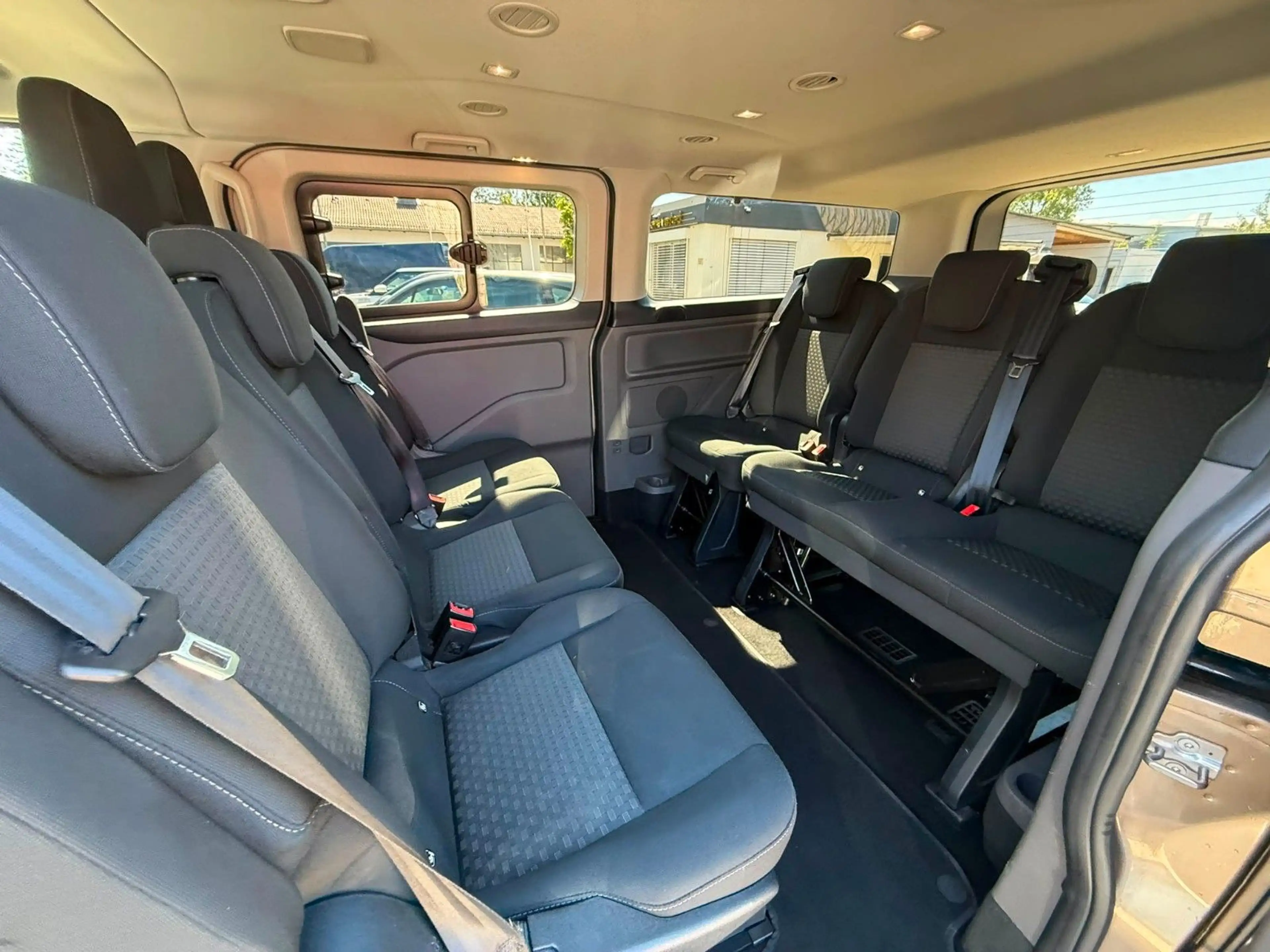 Ford Tourneo Custom 2.0 TDCI — photo 15
