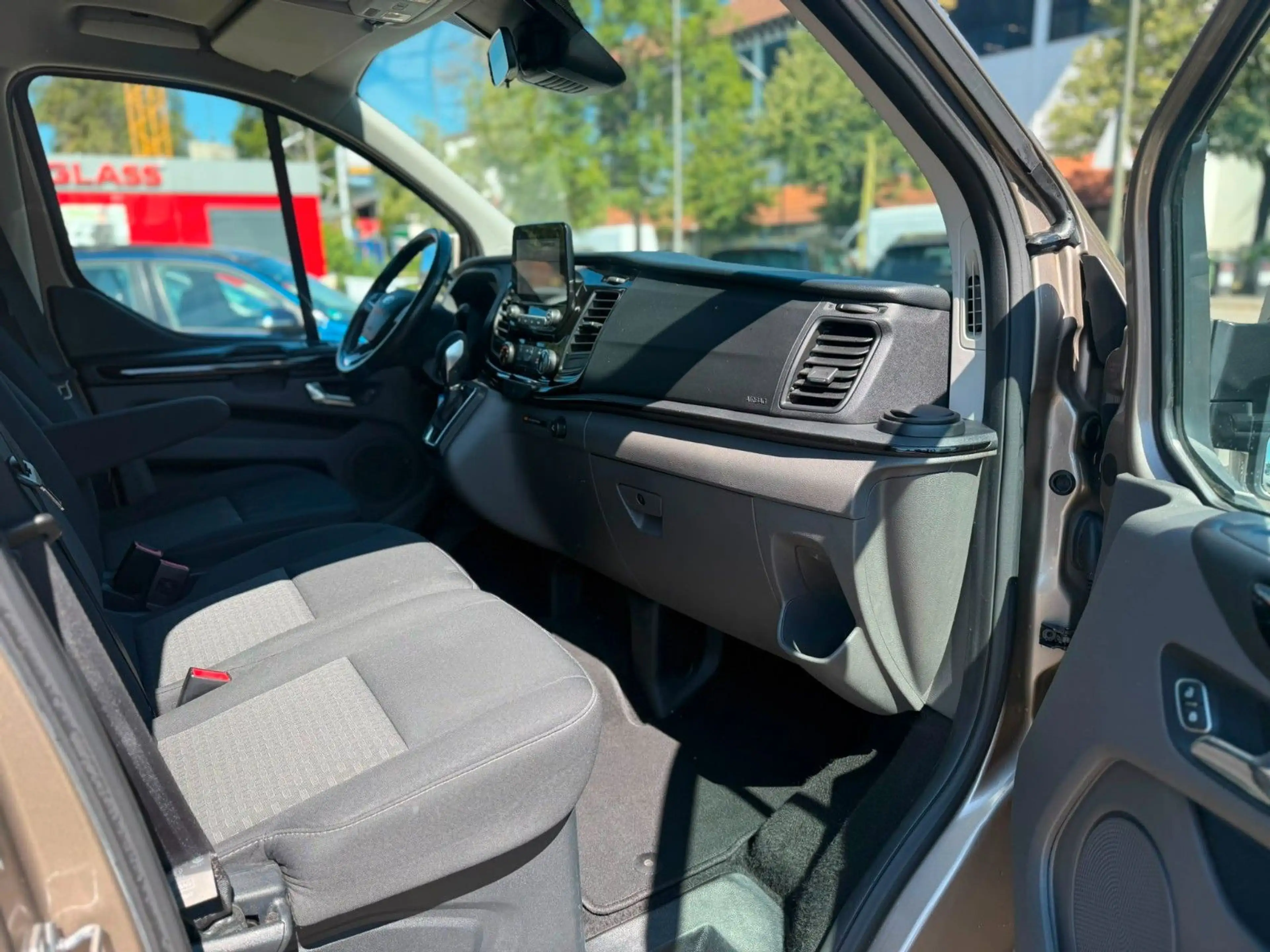 Ford Tourneo Custom 2.0 TDCI — photo 10