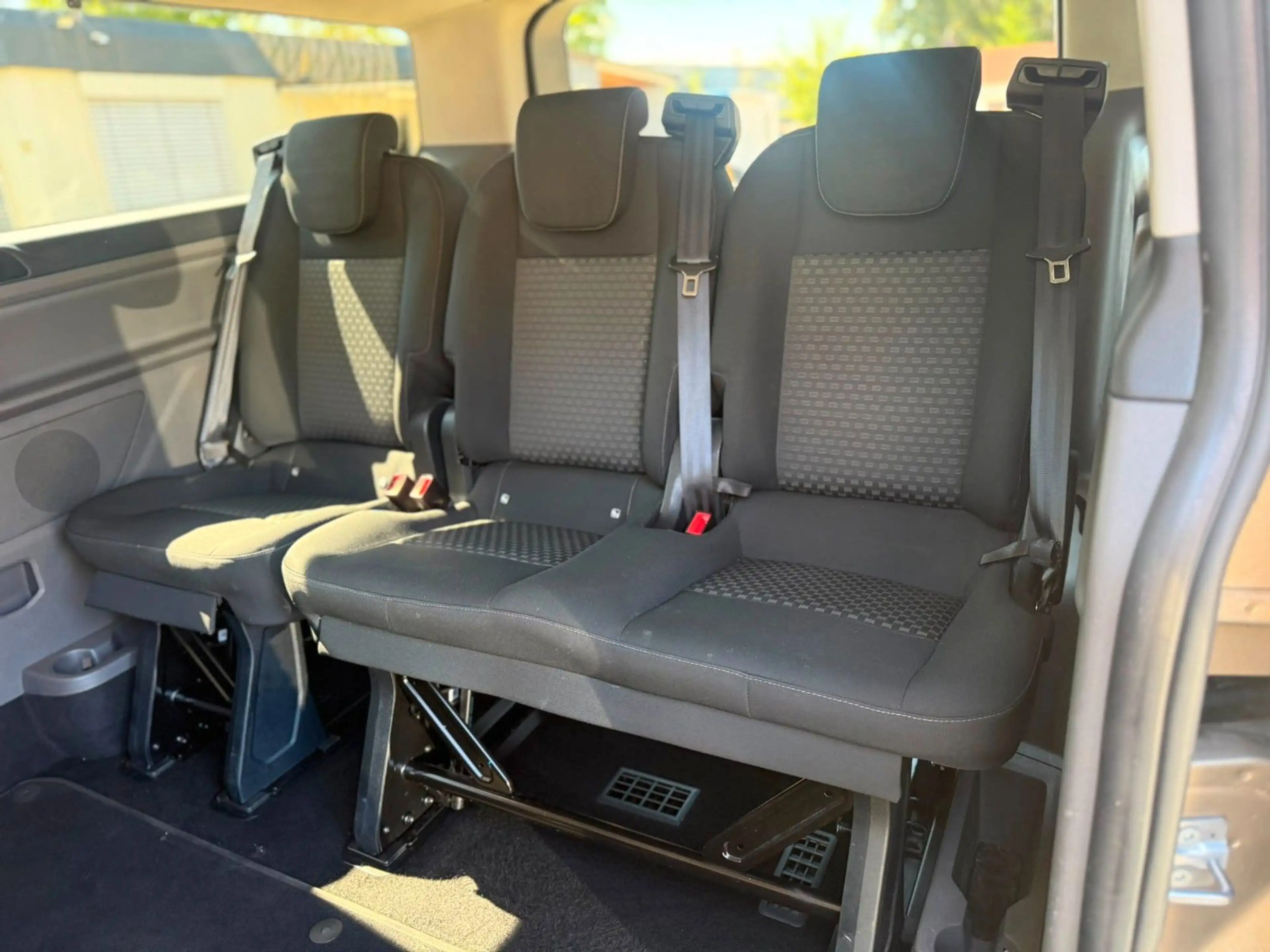 Ford Tourneo Custom 2.0 TDCI — photo 14