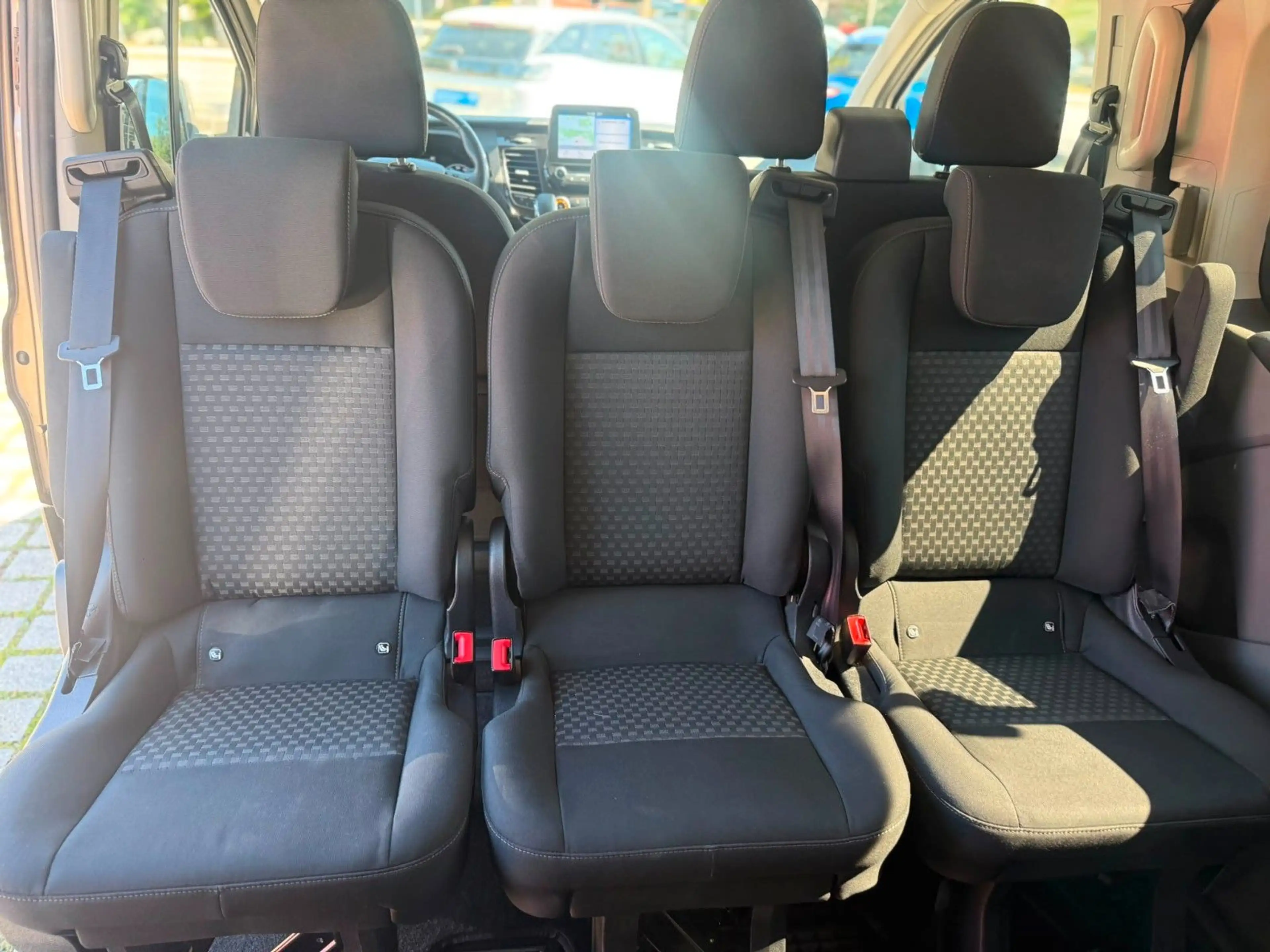 Ford Tourneo Custom 2.0 TDCI — photo 13