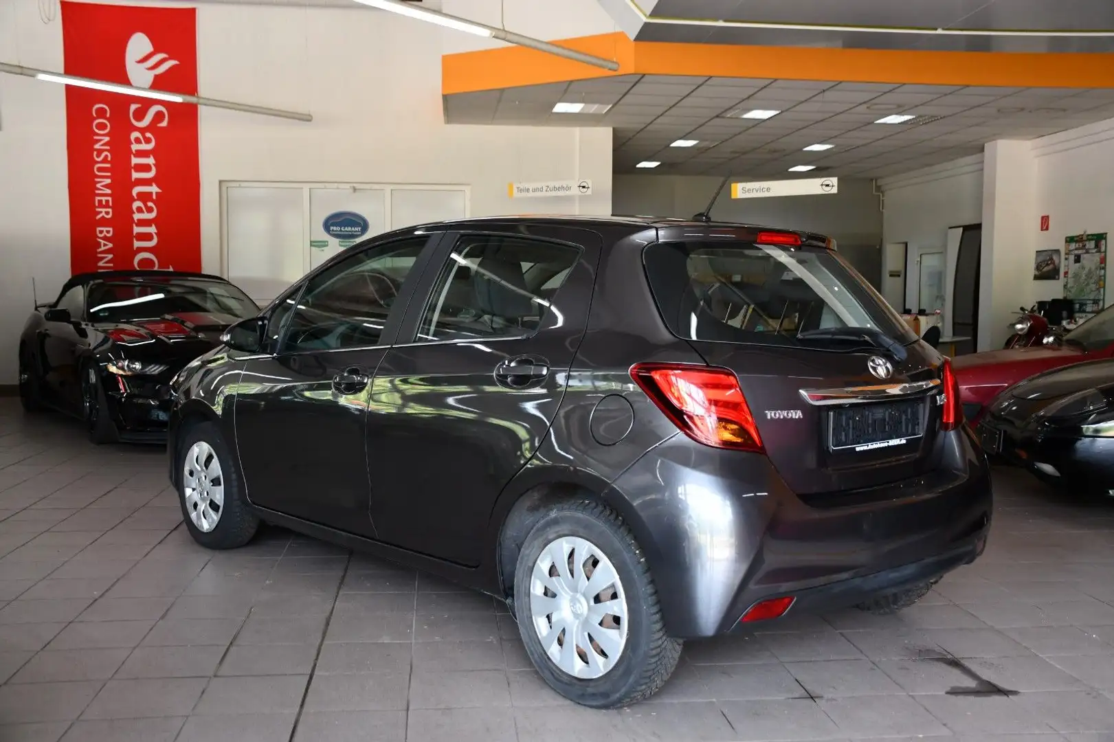 Toyota Yaris Grau - 2