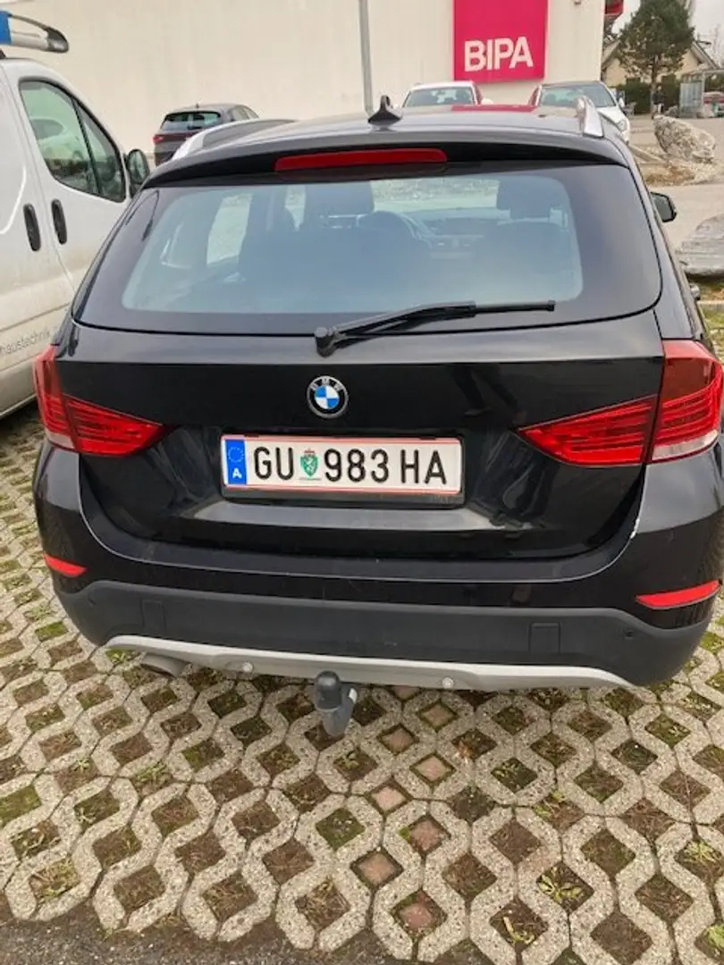 BMW X1 xDrive18d Aut. Schwarz - 2