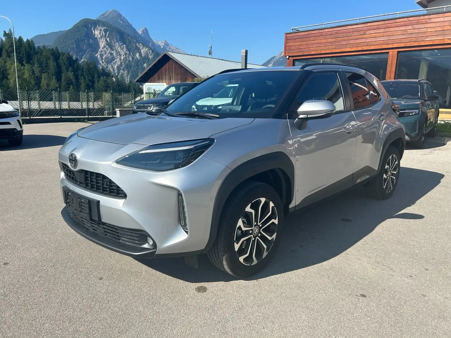 Toyota Yaris Cross Yaris Cross 1.5 Hybrid 115 CV 5p.E-CVT AWD-i Trend Plateado - 1