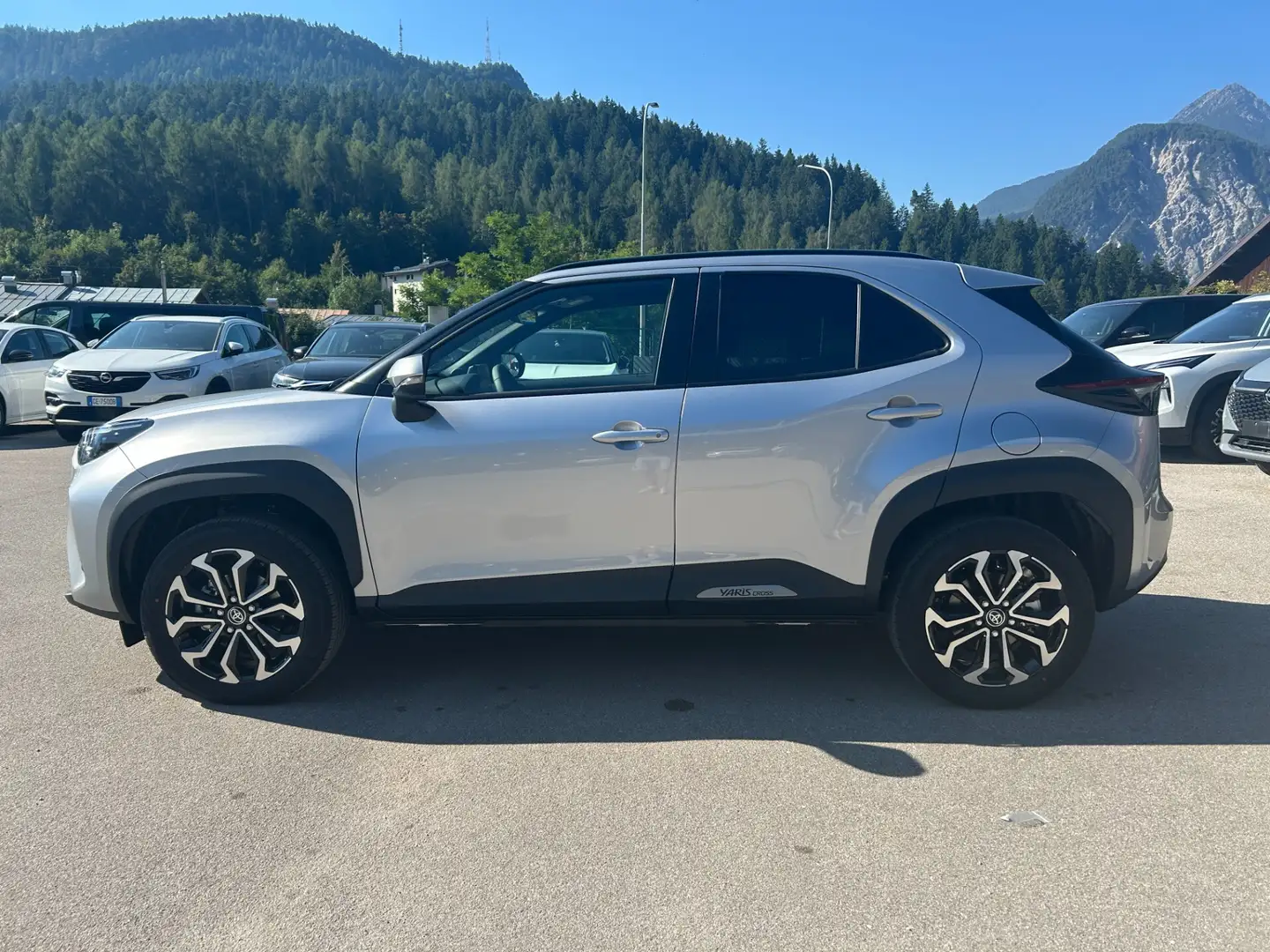 Toyota Yaris Cross Yaris Cross 1.5 Hybrid 115 CV 5p.E-CVT AWD-i Trend Plateado - 2