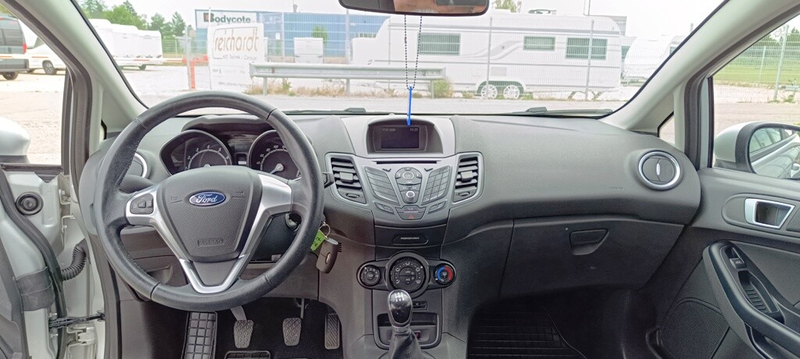 Ford Fiesta Trend 1,25 — photo 11