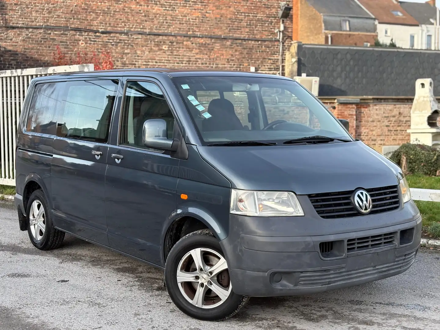 Volkswagen T5 Transporter 2.5TDI - 1