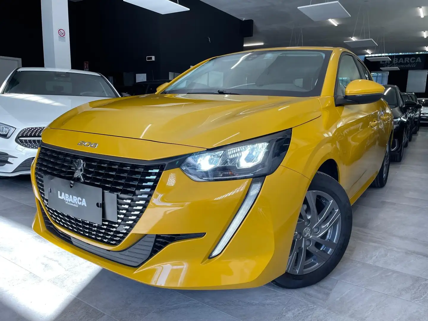 Peugeot 208 1.2 Puretech Active Pack s Amarillo - 1