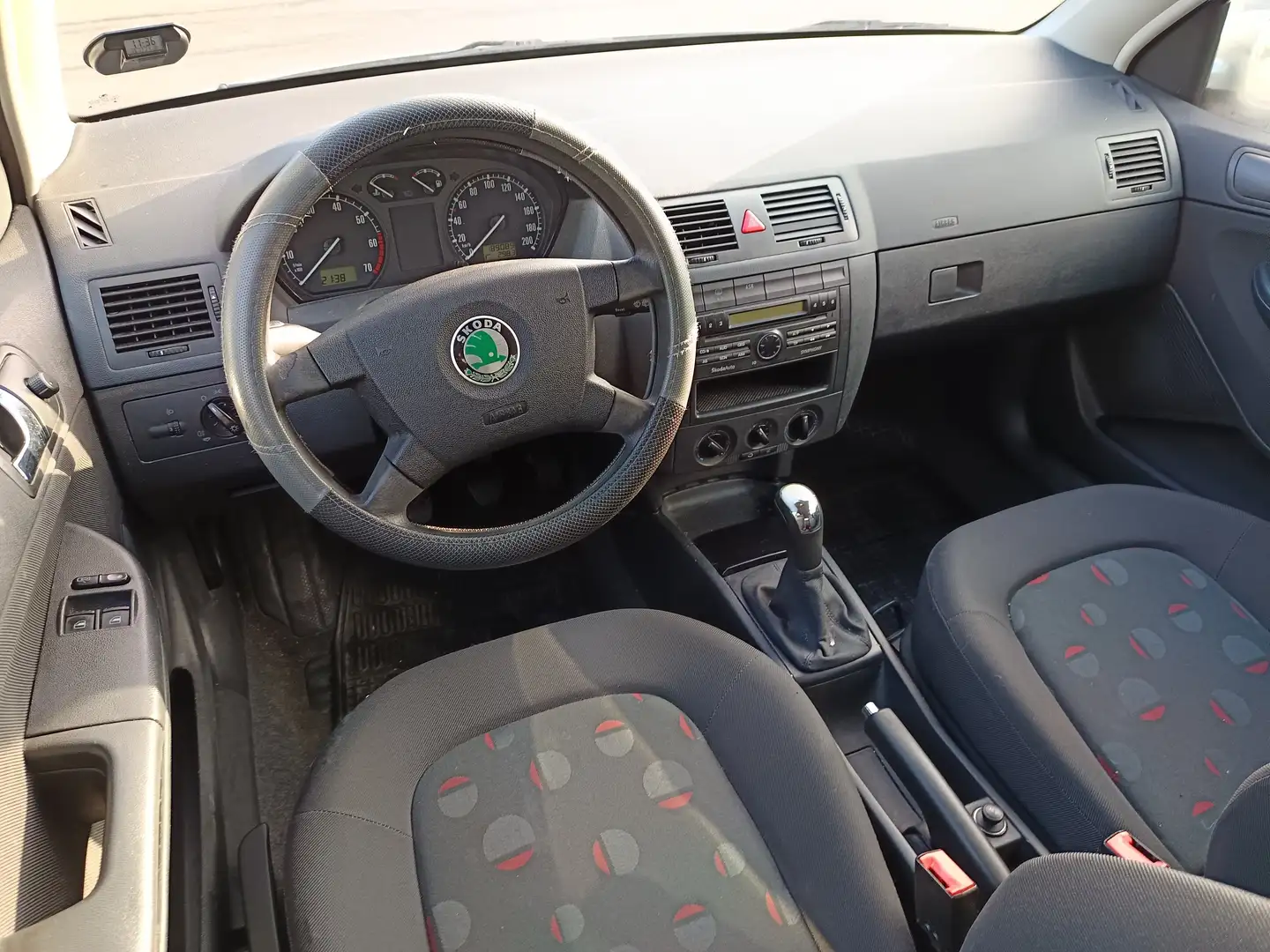 Skoda Fabia 1.2 HTP Combi Extra, Klima, Servo, ZV, el. FH, ABS Silber - 2