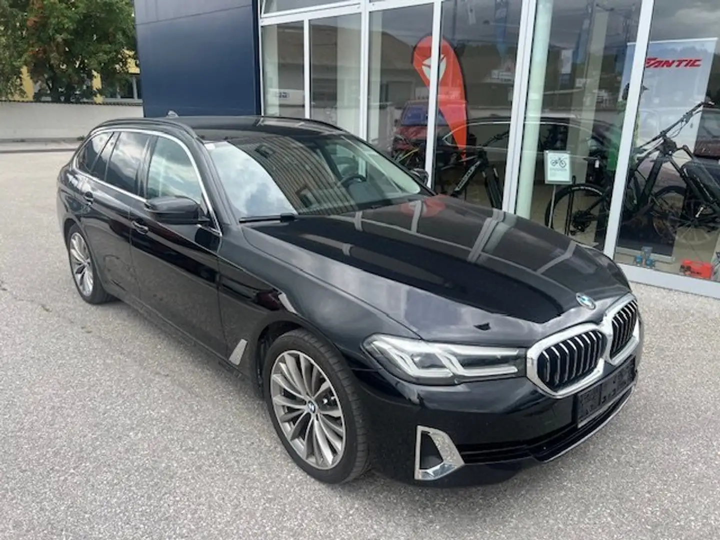 BMW 520 520 d xDrive Luxury Line *108.000km* Diesel Allrad Schwarz - 1