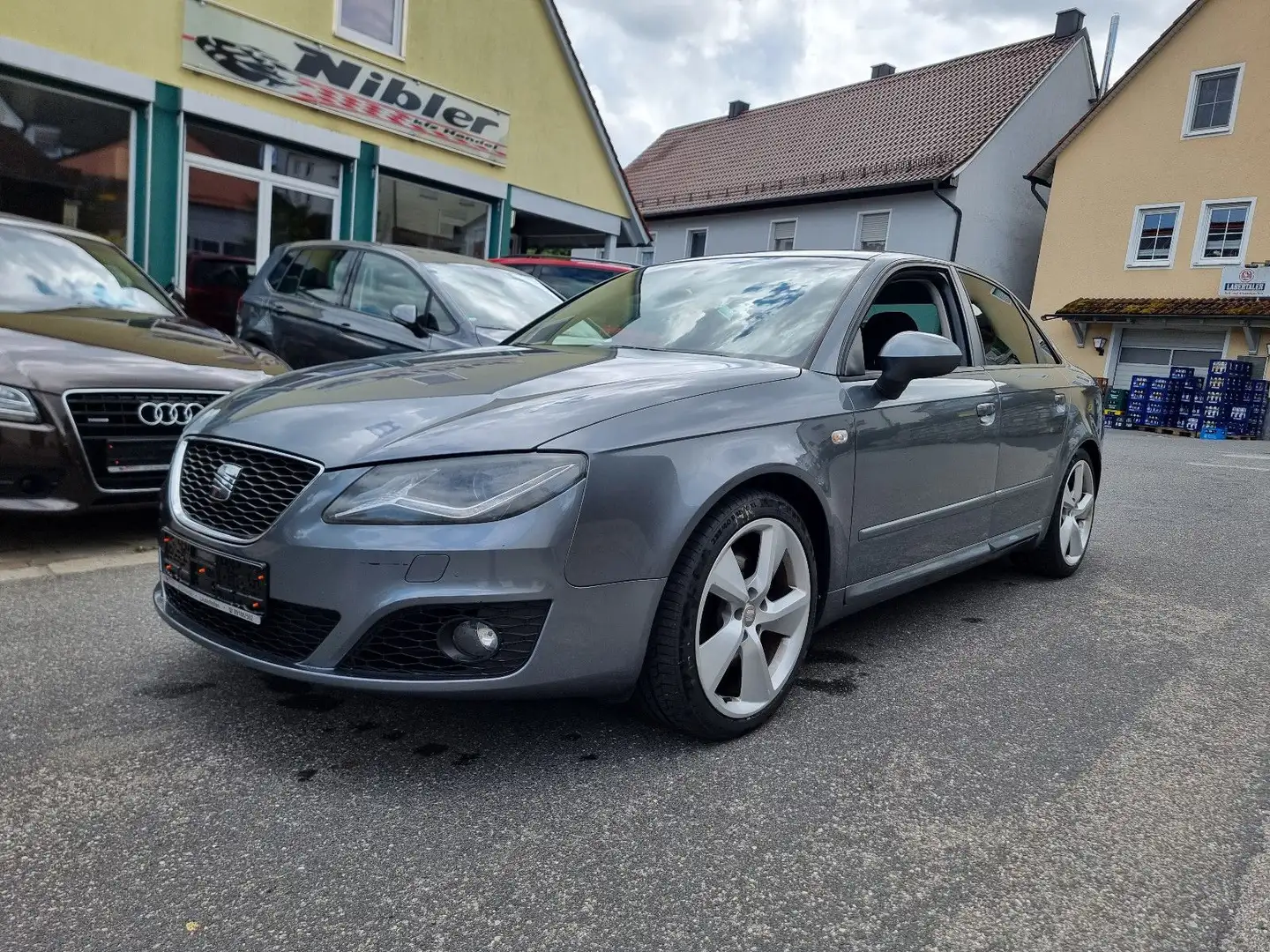SEAT Exeo 2.0 TDI Sport XENON+AHK+BOSE+EURO5 Šedá - 1
