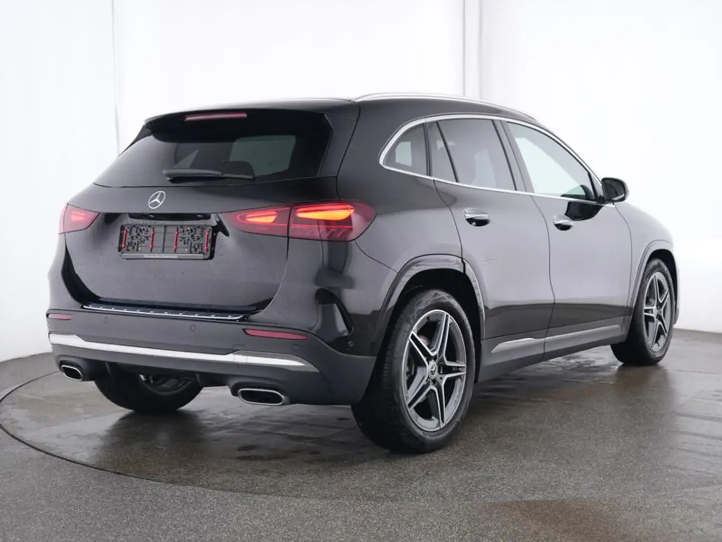 Mercedes-Benz GLA 200 AMG-Sport/AHK/Leder/Kamera/LED/Keyl/19" Zwart - 2