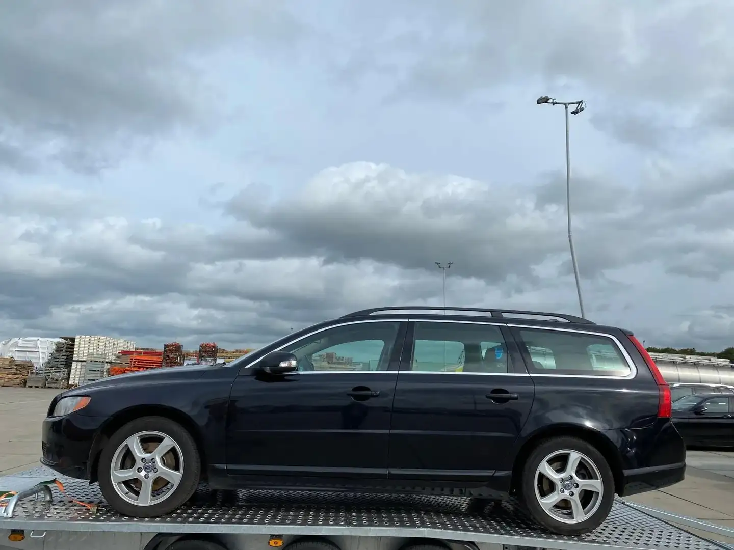 Volvo V70 2010 * 2.4 D5 Momentum * VOLLEDER * LMV * LED * Szürke - 2
